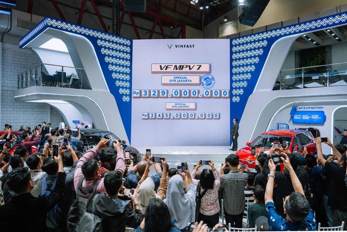 VinFast VF MPV 7 xuất ngoại: Giá quy đổi hơn 500 triệu đồng, tham vọng phủ sóng khắp Đông Nam Á- Ảnh 1. VinFast VF MPV 7 xuất ngoại: Giá quy đổi hơn 500 triệu đồng, tham vọng phủ sóng khắp Đông Nam Á- Ảnh 1.