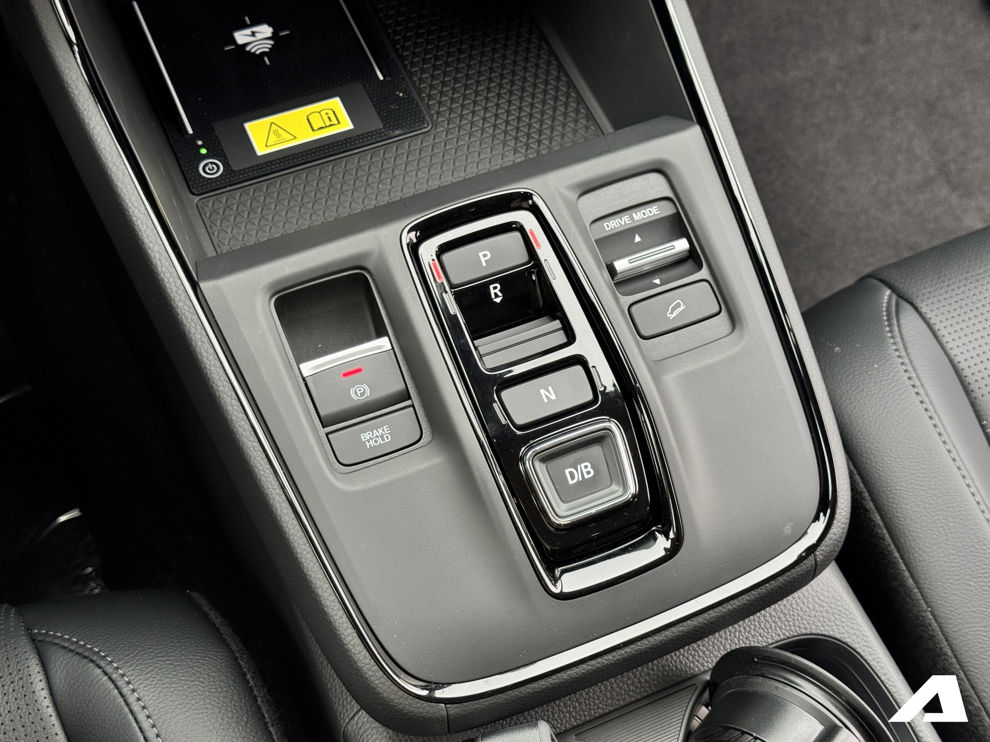 Chi tiết Honda CR-V e:HEV L tại Việt Nam: Có cần số nút bấm và 12 loa Bose nhưng thiếu cửa sổ trời, dễ ‘vừa miếng’ hơn bản RS- Ảnh 5. Chi tiết Honda CR-V e:HEV L tại Việt Nam: Có cần số nút bấm và 12 loa Bose nhưng thiếu cửa sổ trời, dễ ‘vừa miếng’ hơn bản RS- Ảnh 5.