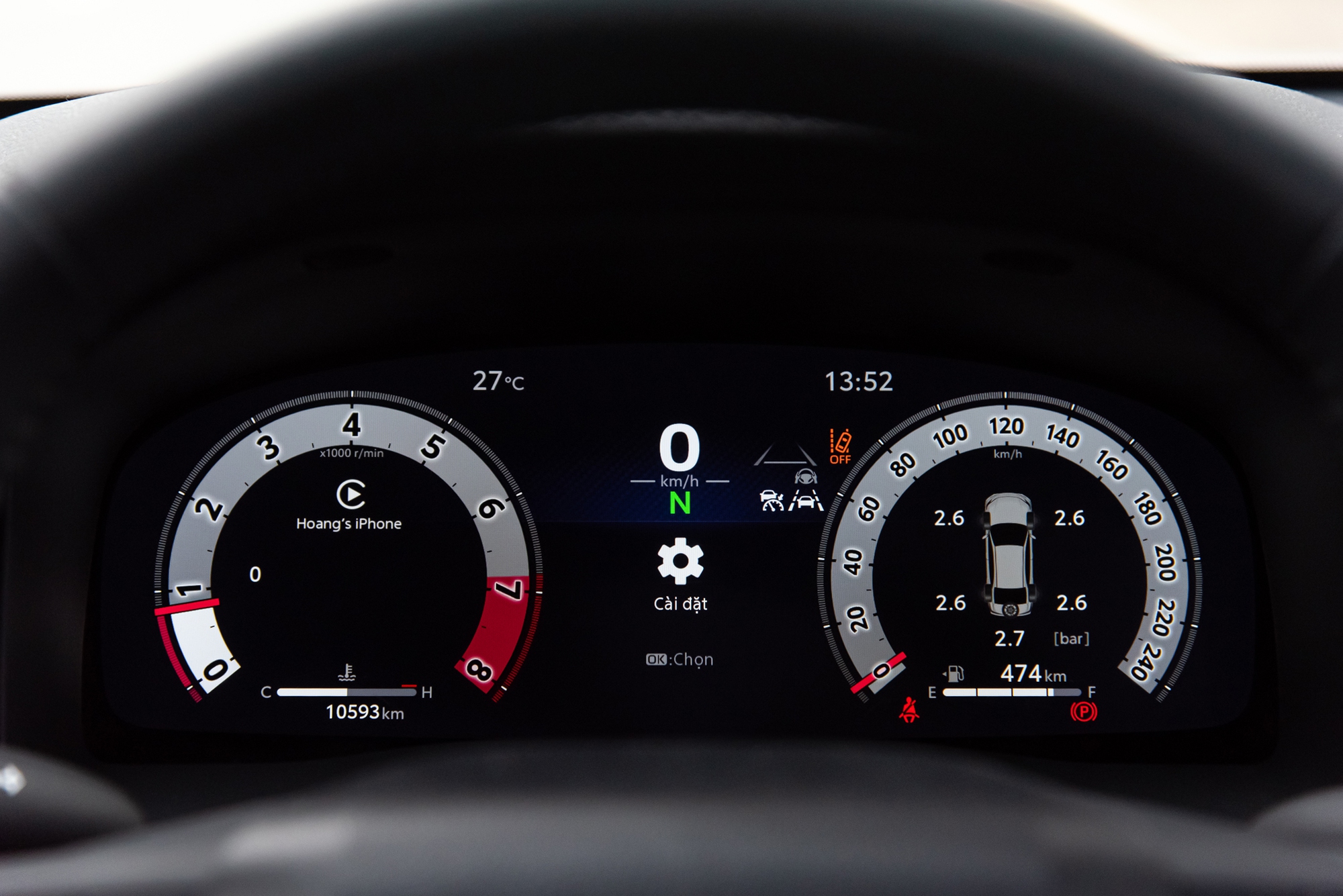 Nữ Gen Z Hà Nội 'bỏ Mẹc' sắm Toyota Camry làm xe đầu đời: ‘Không thích phô trương, có thứ phải hy sinh khi mua sớm’- Ảnh 10. Nữ Gen Z Hà Nội 'bỏ Mẹc' sắm Toyota Camry làm xe đầu đời: ‘Không thích phô trương, có thứ phải hy sinh khi mua sớm’- Ảnh 10.