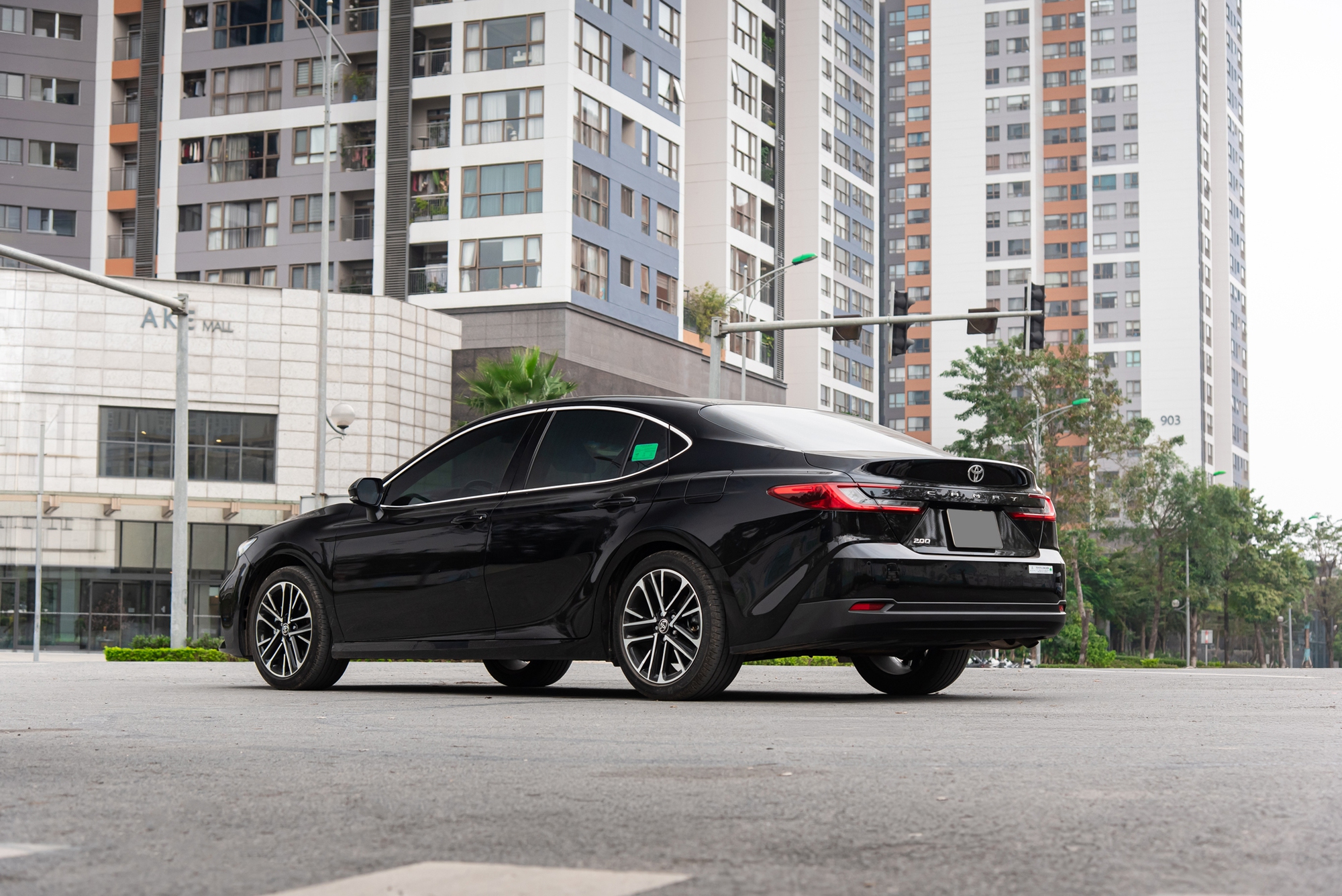 Nữ Gen Z Hà Nội 'bỏ Mẹc' sắm Toyota Camry làm xe đầu đời: ‘Không thích phô trương, có thứ phải hy sinh khi mua sớm’- Ảnh 4. Nữ Gen Z Hà Nội 'bỏ Mẹc' sắm Toyota Camry làm xe đầu đời: ‘Không thích phô trương, có thứ phải hy sinh khi mua sớm’- Ảnh 4.