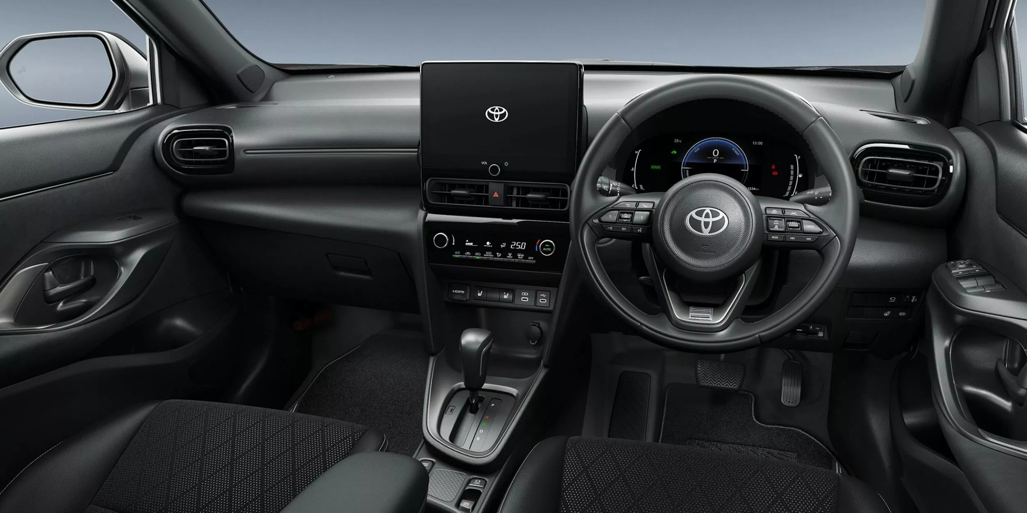 Toyota Yaris Cross 2026 ra mắt: Hồi sinh số s&agrave;n cho kh&aacute;ch th&iacute;ch vần v&ocirc; lăng nhưng lại cắt đi một t&iacute;nh năng an to&agrave;n đắt gi&aacute;- Ảnh 2.