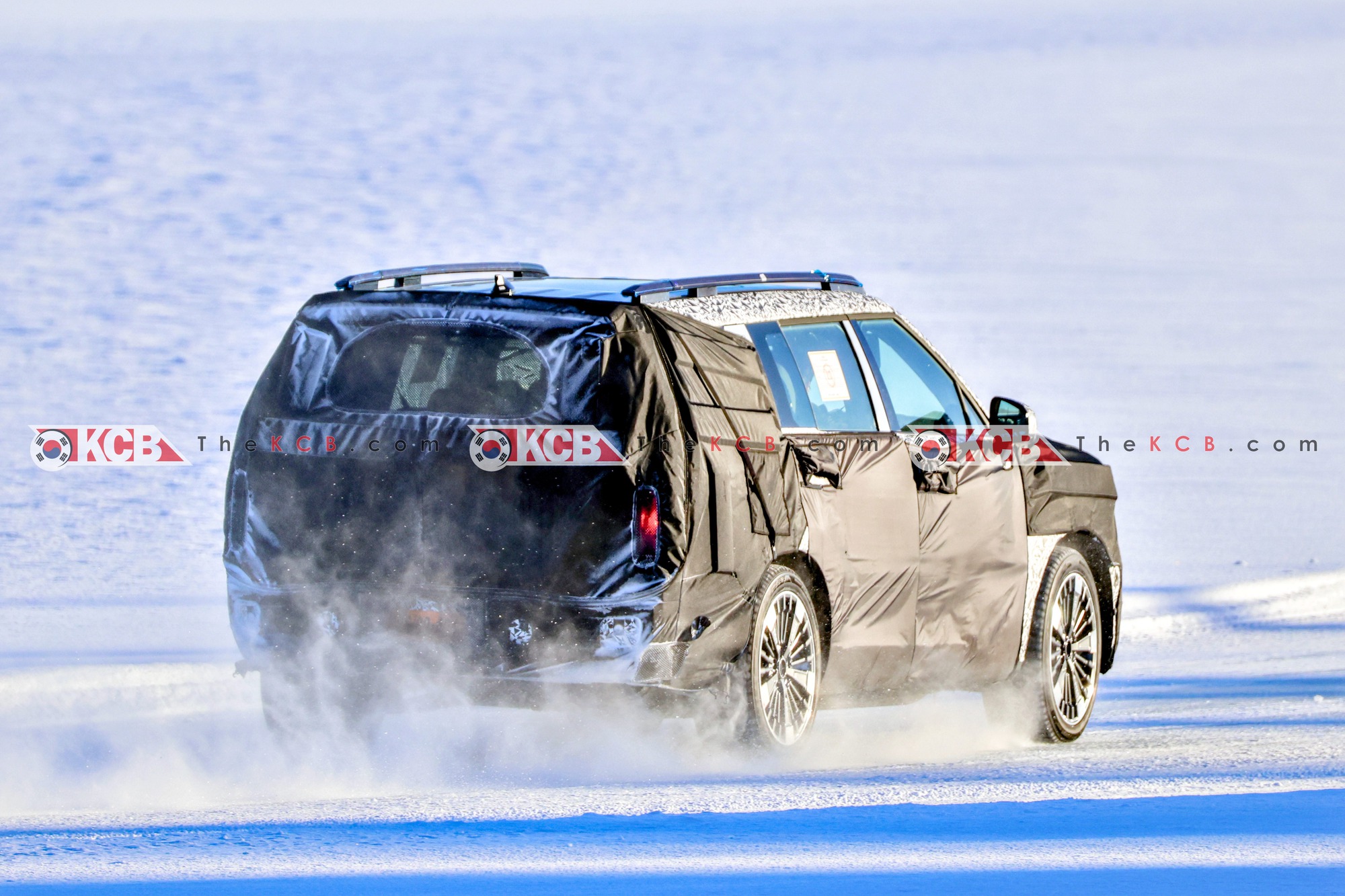 Bắt gặp Hyundai Santa Fe facelift chạy thử: Là bản chạy điện có thể sạc bằng máy xăng, đèn mới mở ra hy vọng thiết kế bớt gây tranh cãi- Ảnh 2. Bắt gặp Hyundai Santa Fe facelift chạy thử: Là bản chạy điện có thể sạc bằng máy xăng, đèn mới mở ra hy vọng thiết kế bớt gây tranh cãi- Ảnh 2.