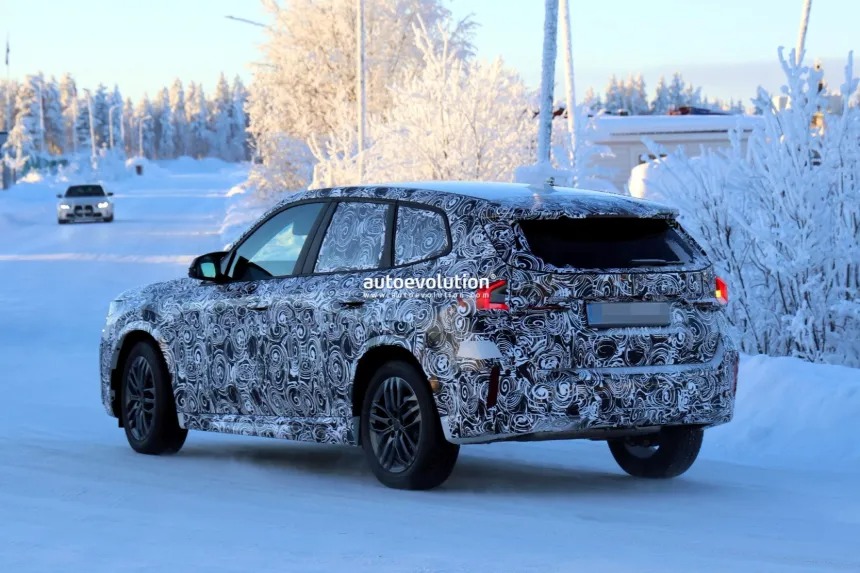 BMW X1 2028 chạy thử: Lột xác toàn diện với lưới tản nhiệt mới, khoang lái như phi thuyền, tiễn biệt nút bấm vật lý- Ảnh 5. BMW X1 2028 chạy thử: Lột xác toàn diện với lưới tản nhiệt mới, khoang lái như phi thuyền, tiễn biệt nút bấm vật lý- Ảnh 5.