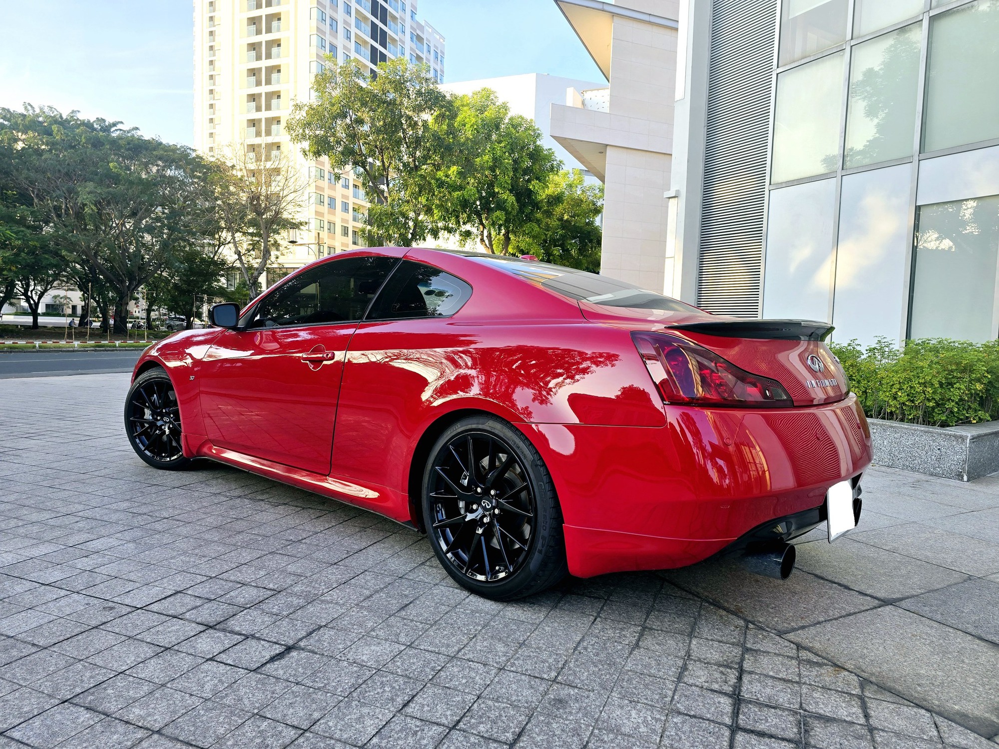 Hàng hiếm Infiniti G37S lên sàn giá 1,2 tỷ đồng: ODO chưa tới 8 vạn, độ dàn âm thanh 200 triệu, quyết tìm 'dân chơi' thay vì khách mua xe gia đình- Ảnh 2. Hàng hiếm Infiniti G37S lên sàn giá 1,2 tỷ đồng: ODO chưa tới 8 vạn, độ dàn âm thanh 200 triệu, quyết tìm 'dân chơi' thay vì khách mua xe gia đình- Ảnh 2.