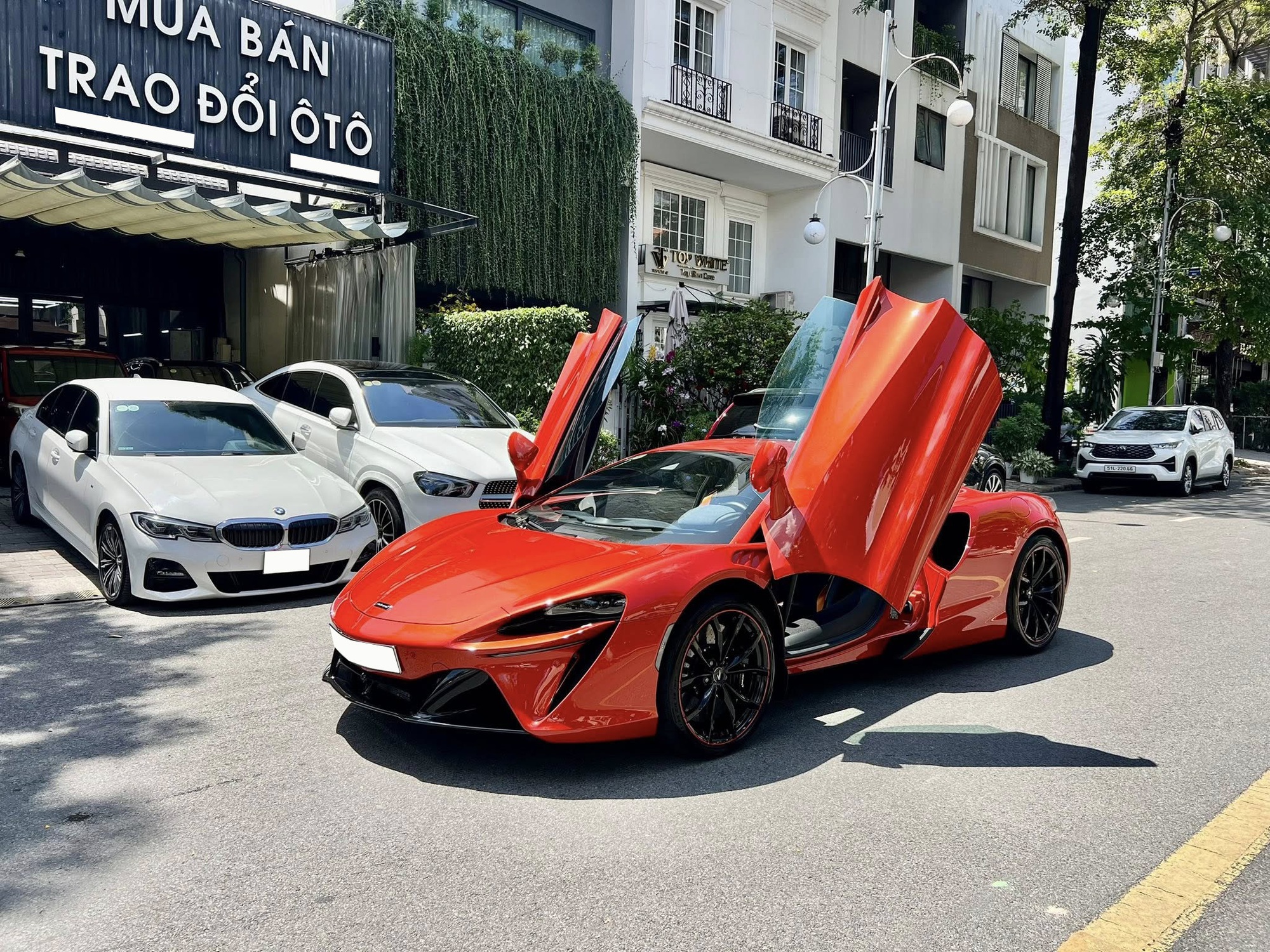 McLaren Artura Coupe đầu tiên lên sàn xe cũ: Lăn bánh 1.800km, giá rẻ hơn mua mới 3 tỷ đồng- Ảnh 2. McLaren Artura Coupe đầu tiên lên sàn xe cũ: Lăn bánh 1.800km, giá rẻ hơn mua mới 3 tỷ đồng- Ảnh 2.