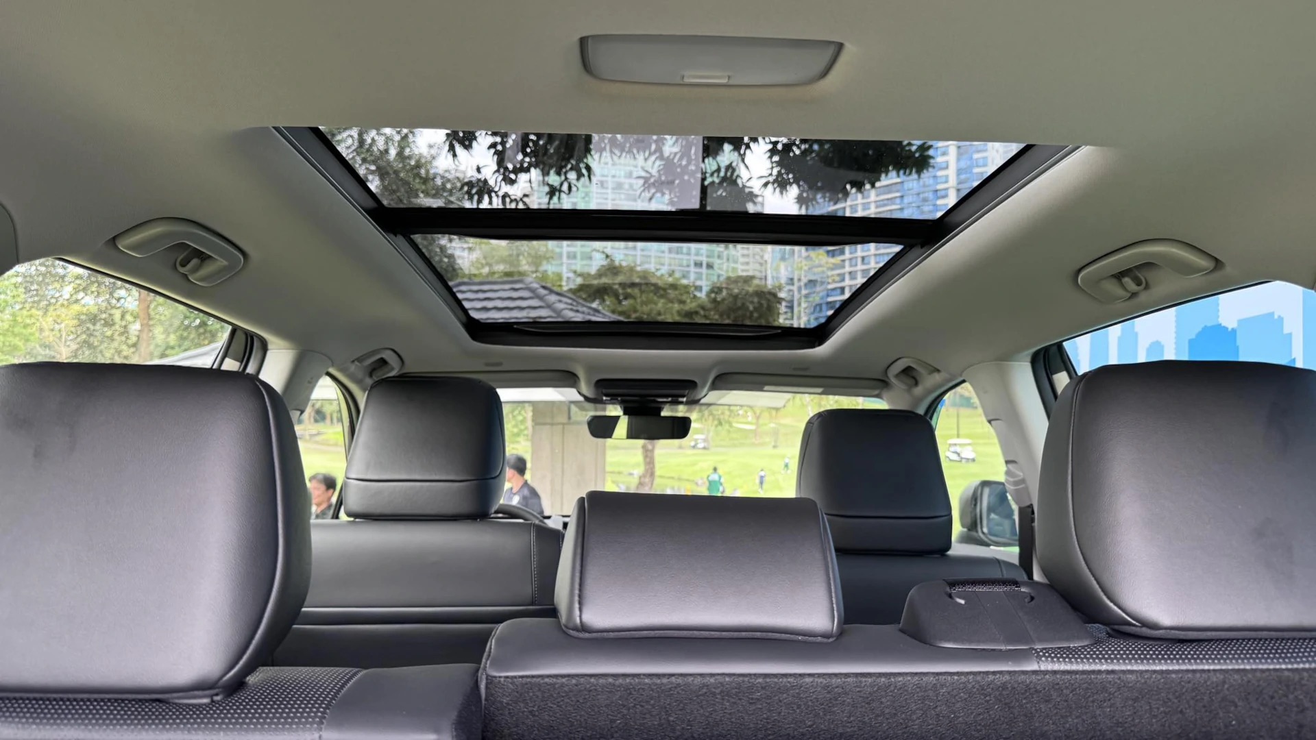 Toyota RAV4 có giá dưới 1 tỷ khi về Đông Nam Á: Chung mâm CR-V, dùng động cơ hybrid- Ảnh 11. Toyota RAV4 có giá dưới 1 tỷ khi về Đông Nam Á: Chung mâm CR-V, dùng động cơ hybrid- Ảnh 11.