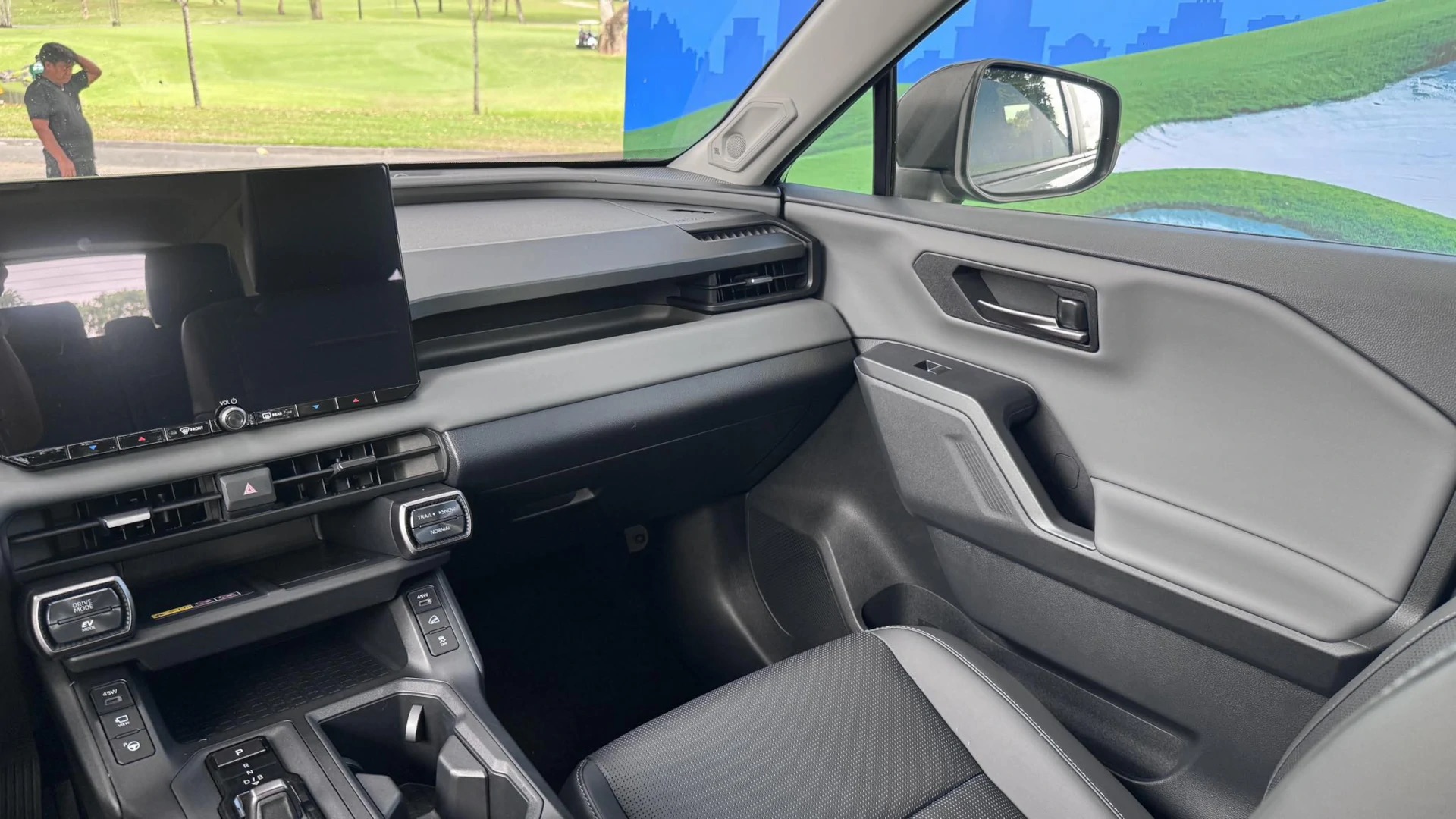 Toyota RAV4 có giá dưới 1 tỷ khi về Đông Nam Á: Chung mâm CR-V, dùng động cơ hybrid- Ảnh 8. Toyota RAV4 có giá dưới 1 tỷ khi về Đông Nam Á: Chung mâm CR-V, dùng động cơ hybrid- Ảnh 8.