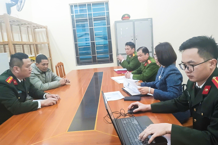 Nguy&ecirc;n nh&acirc;n vụ d&ugrave; lượn rơi tr&uacute;ng &ocirc; t&ocirc; l&agrave;m vỡ k&iacute;nh chắn gi&oacute; ở Tuy&ecirc;n Quang- Ảnh 1.