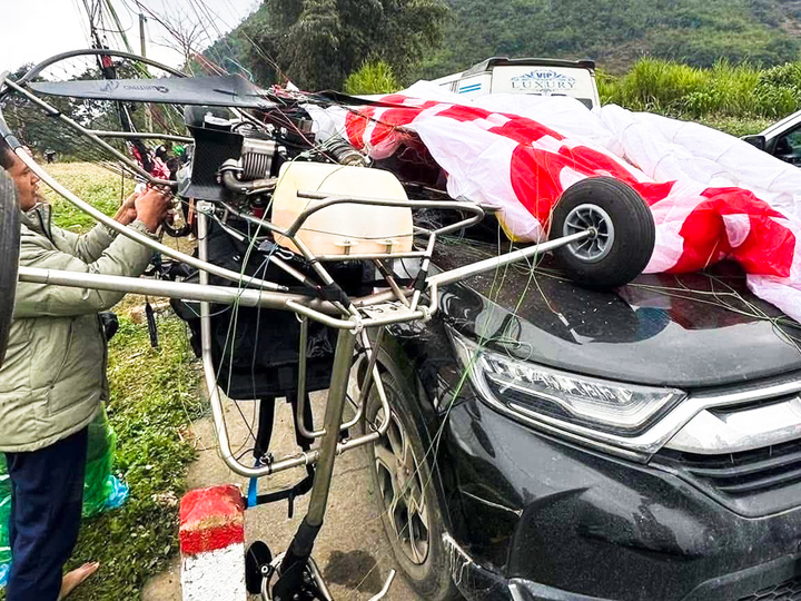Nguy&ecirc;n nh&acirc;n vụ d&ugrave; lượn rơi tr&uacute;ng &ocirc; t&ocirc; l&agrave;m vỡ k&iacute;nh chắn gi&oacute; ở Tuy&ecirc;n Quang- Ảnh 2.