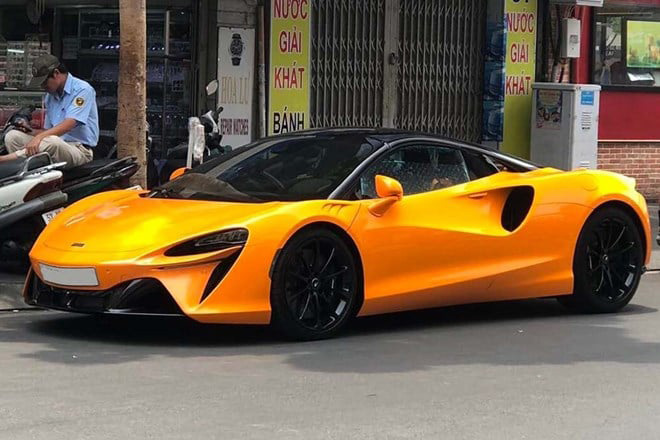 McLaren Artura Coupe đầu tiên lên sàn xe cũ: Lăn bánh 1.800km, giá rẻ hơn mua mới 3 tỷ đồng- Ảnh 8. McLaren Artura Coupe đầu tiên lên sàn xe cũ: Lăn bánh 1.800km, giá rẻ hơn mua mới 3 tỷ đồng- Ảnh 8.