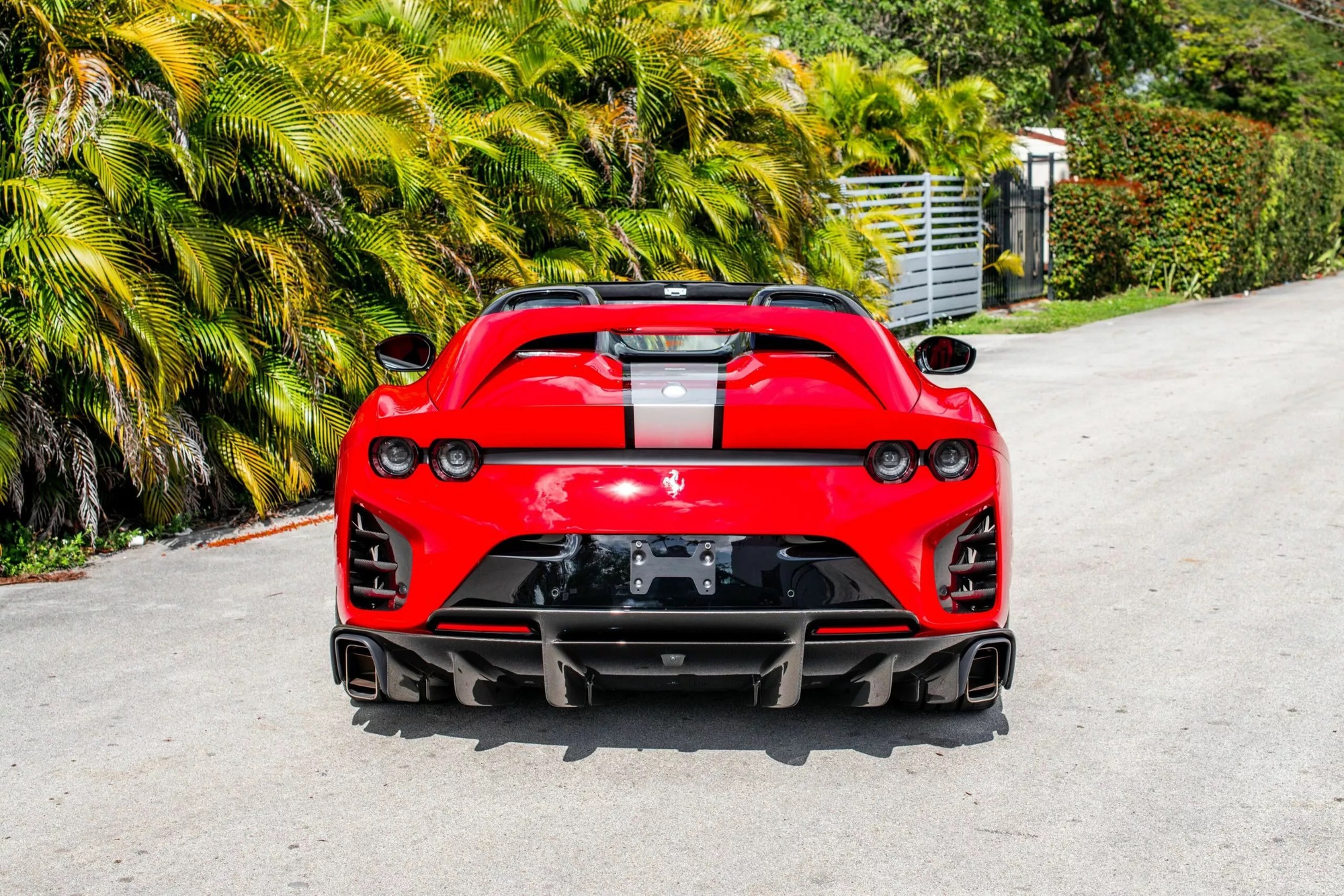 Giữ chiếc siêu xe này hời hơn ôm vàng: Vừa được tiếng ‘dân chơi’, vừa lãi gần gấp 4 trong chưa đầy 3 năm- Ảnh 6. Giữ chiếc siêu xe này hời hơn ôm vàng: Vừa được tiếng ‘dân chơi’, vừa lãi gần gấp 4 trong chưa đầy 3 năm- Ảnh 6.