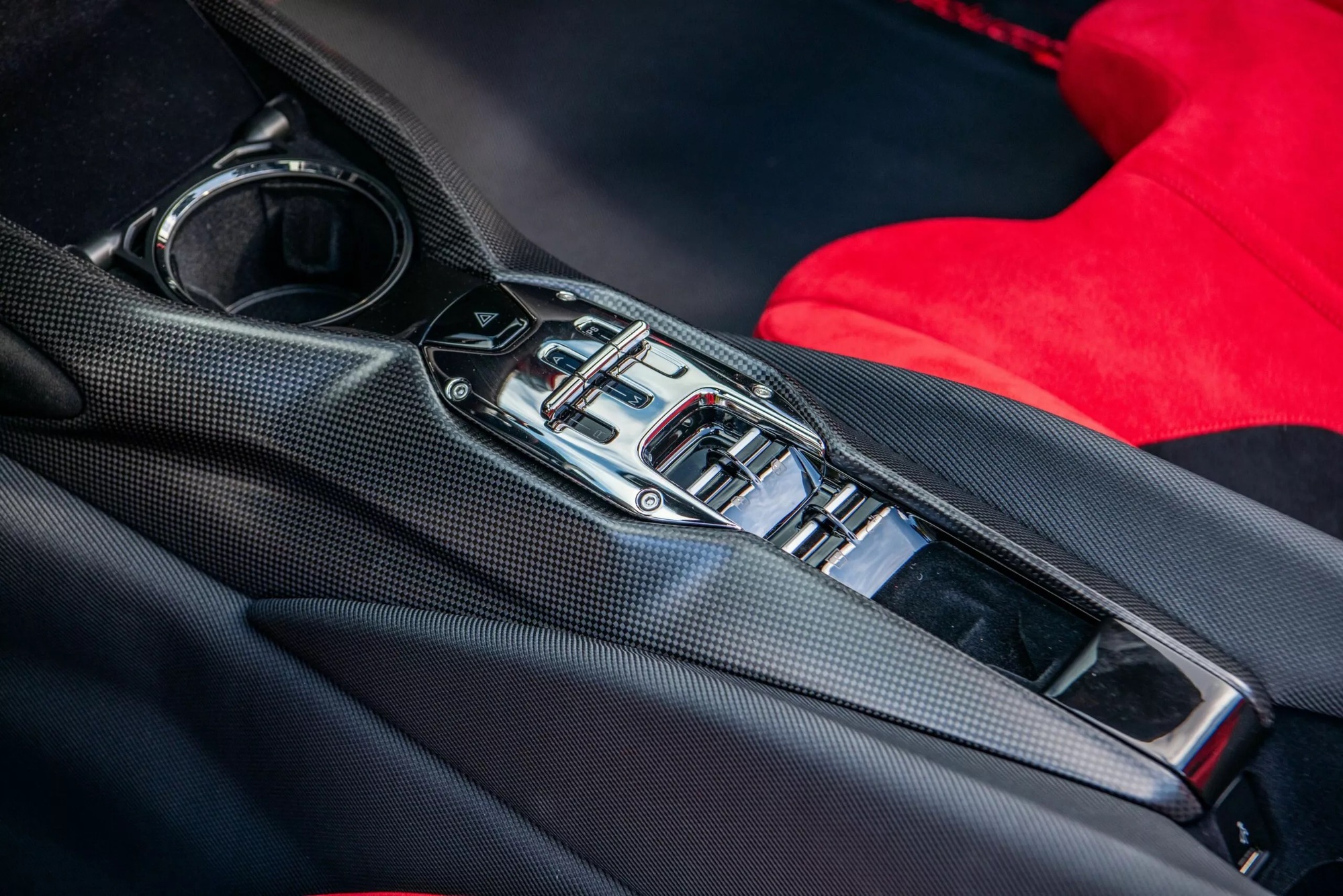 Giữ chiếc siêu xe này hời hơn ôm vàng: Vừa được tiếng ‘dân chơi’, vừa lãi gần gấp 4 trong chưa đầy 3 năm- Ảnh 12. Giữ chiếc siêu xe này hời hơn ôm vàng: Vừa được tiếng ‘dân chơi’, vừa lãi gần gấp 4 trong chưa đầy 3 năm- Ảnh 12.