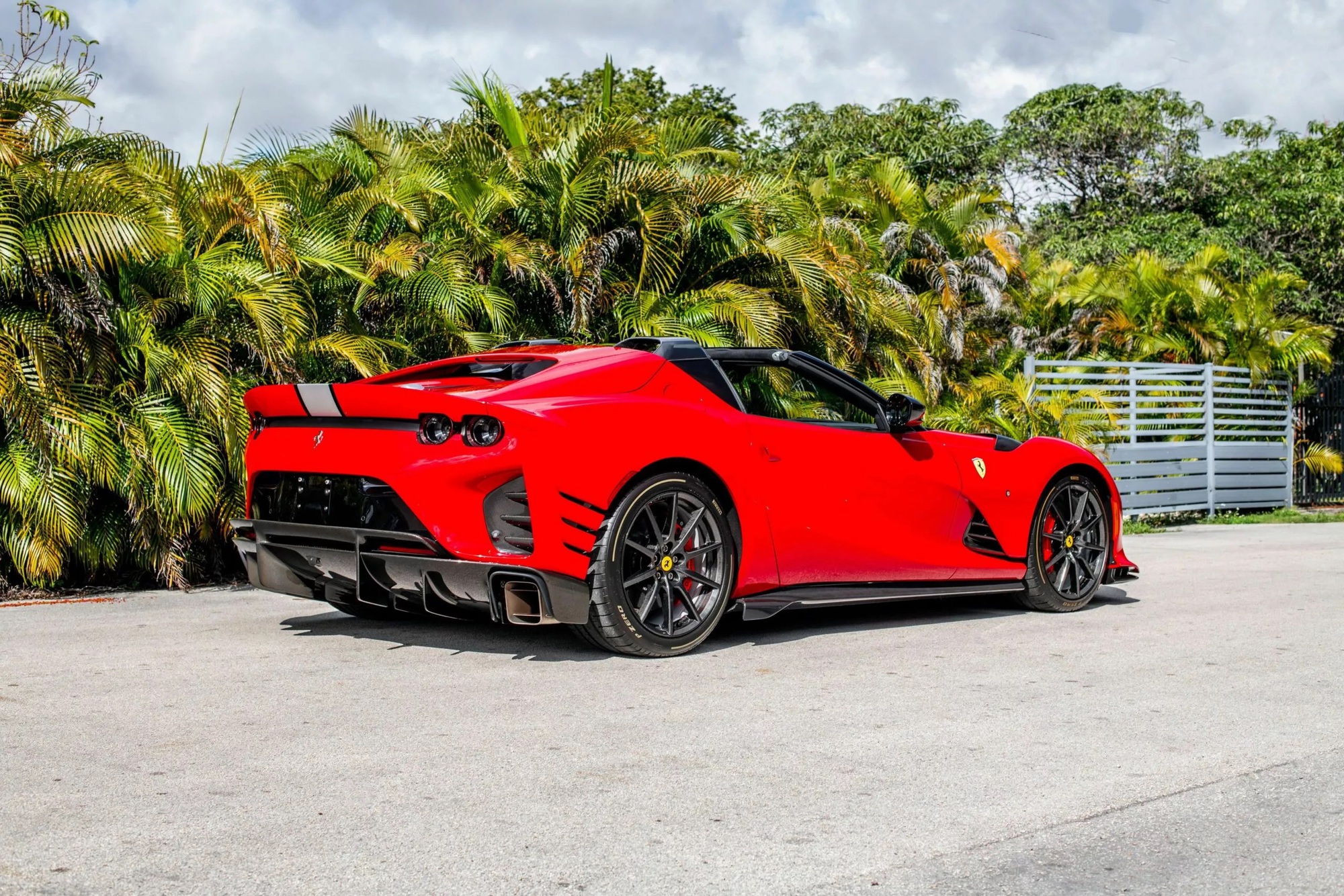 Giữ chiếc siêu xe này hời hơn ôm vàng: Vừa được tiếng ‘dân chơi’, vừa lãi gần gấp 4 trong chưa đầy 3 năm- Ảnh 5. Giữ chiếc siêu xe này hời hơn ôm vàng: Vừa được tiếng ‘dân chơi’, vừa lãi gần gấp 4 trong chưa đầy 3 năm- Ảnh 5.