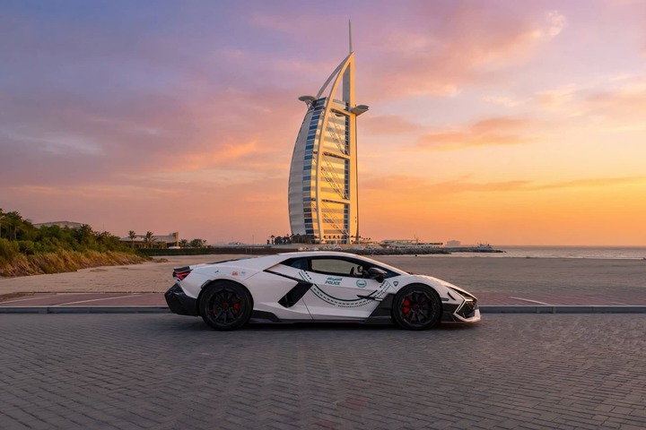 Mansory tặng cảnh s&aacute;t Dubai si&ecirc;u xe Lamborghini Revuelto độ cực hiếm- Ảnh 5.