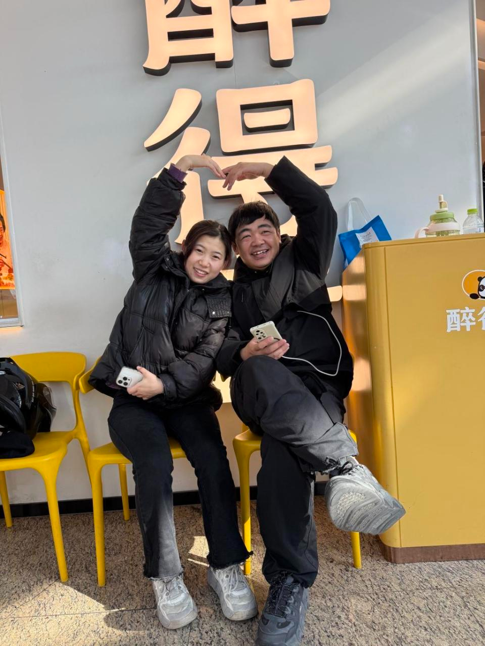 Ph&aacute; sản phải đi l&agrave;m shipper, vợ chồng 9X kiếm 150 triệu/th&aacute;ng dịp Tết Nguy&ecirc;n đ&aacute;n: Chia sẻ g&acirc;y x&uacute;c động- Ảnh 2.