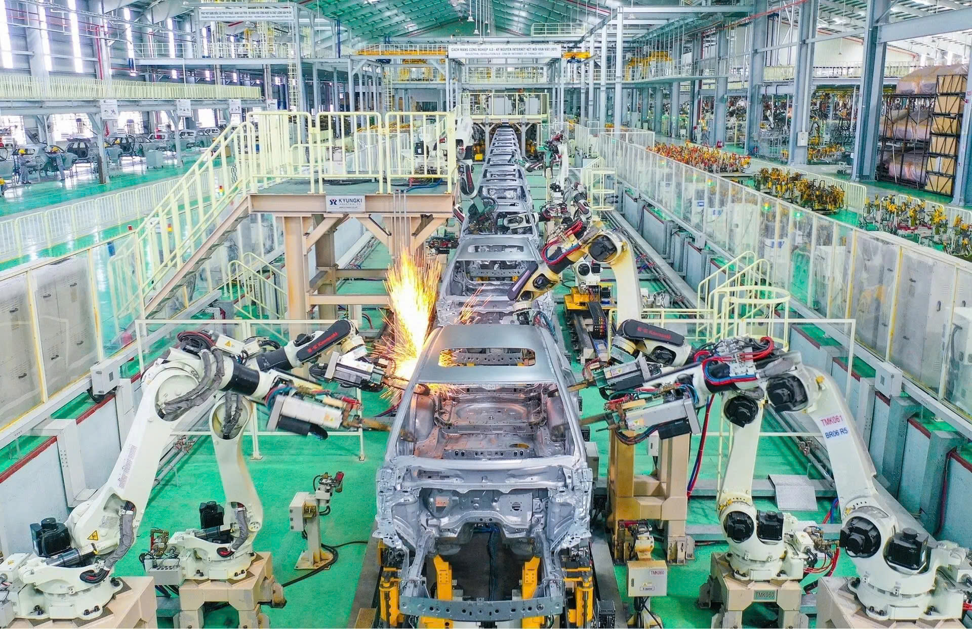 Tưởng THACO chỉ l&agrave;m xe nhưng đ&acirc;y l&agrave; hệ sinh th&aacute;i khủng m&agrave; thương hiệu &ocirc; t&ocirc; du lịch mới sẽ được hưởng lợi- Ảnh 2.