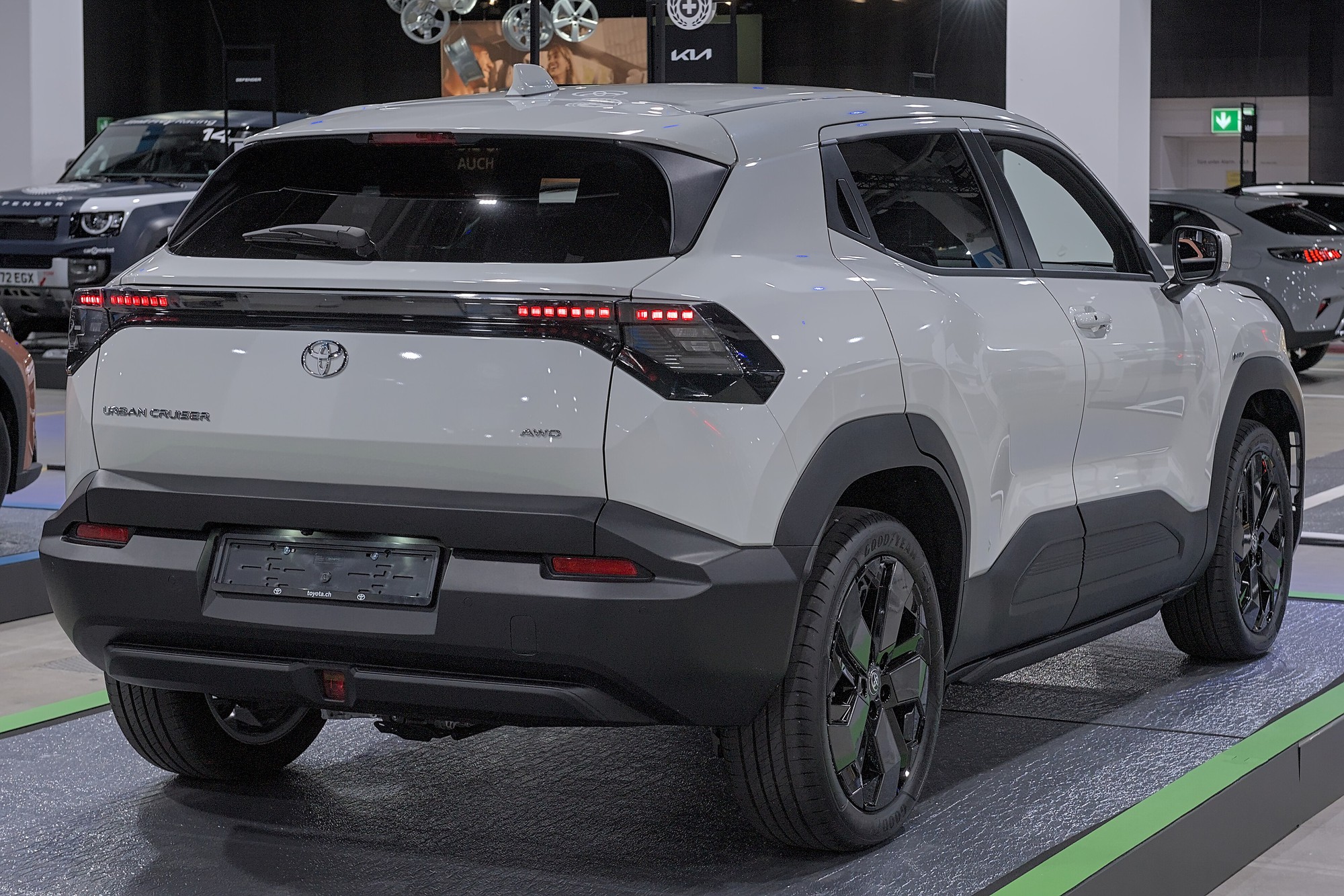 Toyota sắp ra mắt xe điện mới sát Việt Nam ngay tháng sau: Nhỏ hơn Yaris Cross, đi gần 500km/lần sạc, giá quy đổi dự kiến dưới 1 tỷ đồng- Ảnh 2. Toyota sắp ra mắt xe điện mới sát Việt Nam ngay tháng sau: Nhỏ hơn Yaris Cross, đi gần 500km/lần sạc, giá quy đổi dự kiến dưới 1 tỷ đồng- Ảnh 2.