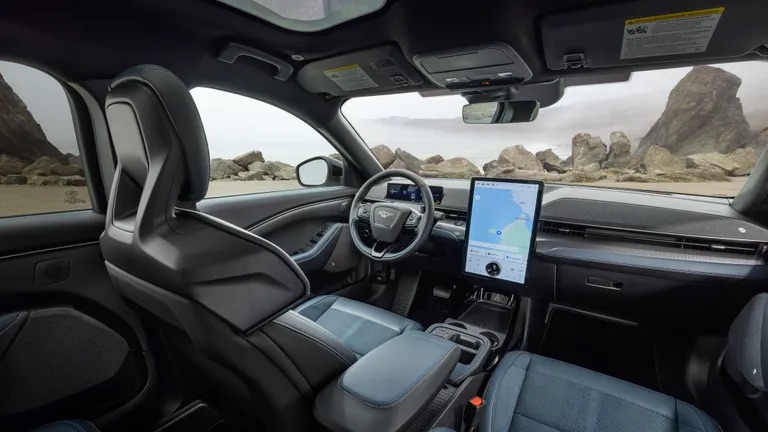 Ford 'tính tiền' chủ xe Mustang Mach-E gần 13 triệu đồng nếu muốn có cốp trước: Khách hàng Việt Nam có thể cũng bị ảnh hưởng- Ảnh 5. Ford 'tính tiền' chủ xe Mustang Mach-E gần 13 triệu đồng nếu muốn có cốp trước: Khách hàng Việt Nam có thể cũng bị ảnh hưởng- Ảnh 5.