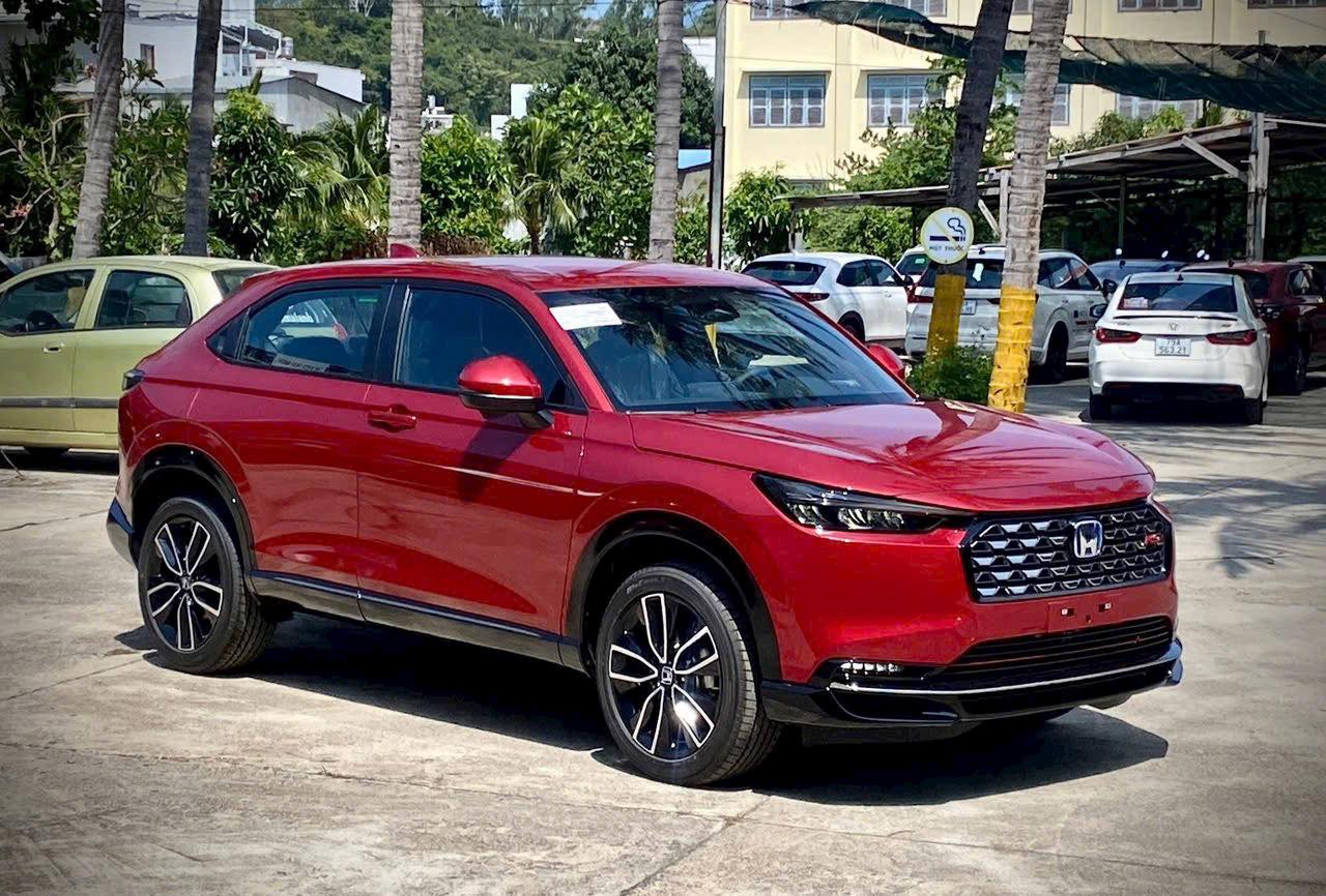 Honda HR-V hybrid giảm 34 triệu đồng, từ đắt hơn nay rẻ hơn Toyota Corolla Cross HEV 30 triệu đồng- Ảnh 1. Honda HR-V hybrid giảm 34 triệu đồng, từ đắt hơn nay rẻ hơn Toyota Corolla Cross HEV 30 triệu đồng- Ảnh 1.
