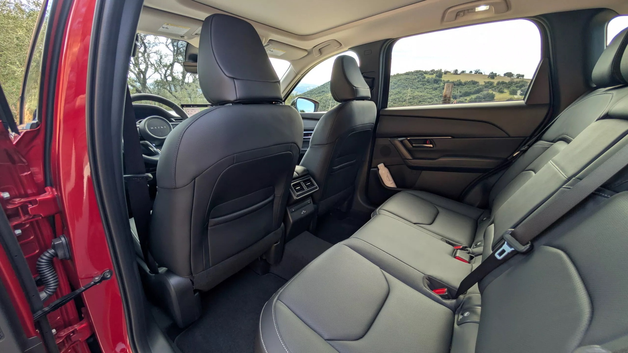 Người Việt đang chờ mua Mazda CX-5 2026 n&ecirc;n đọc b&agrave;i n&agrave;y: Cao gần 2m vẫn ngồi thoải m&aacute;i, phuộc đ&atilde; 'ngon' hơn, kh&ocirc;ng ngại 'va' trực tiếp CR-V, Tucson- Ảnh 8.