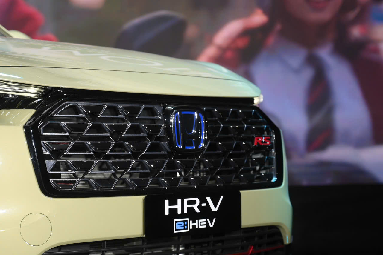Honda HR-V hybrid giảm 34 triệu đồng, từ đắt hơn nay rẻ hơn Toyota Corolla Cross HEV 30 triệu đồng- Ảnh 2. Honda HR-V hybrid giảm 34 triệu đồng, từ đắt hơn nay rẻ hơn Toyota Corolla Cross HEV 30 triệu đồng- Ảnh 2.