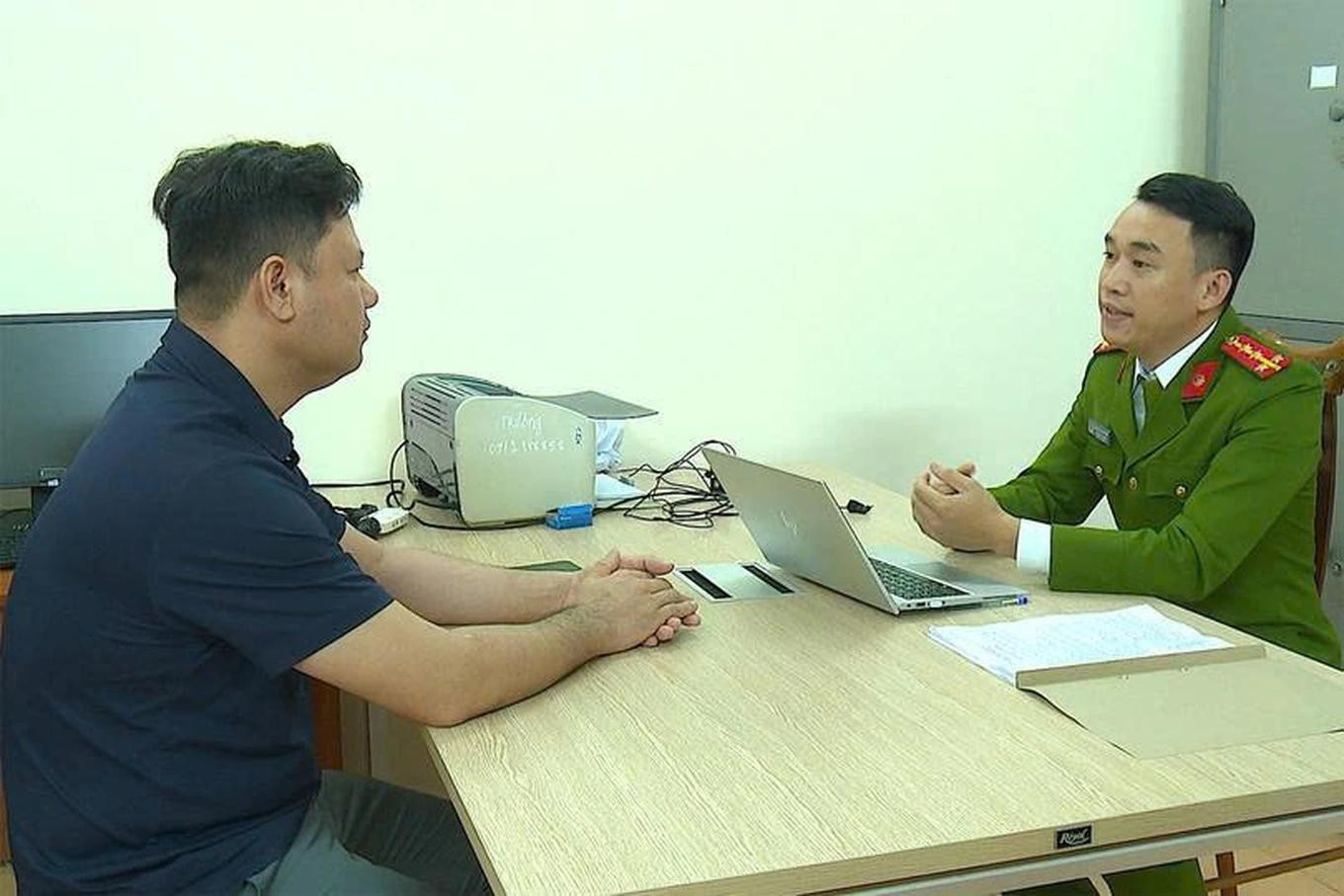 Khởi tố người điều &ocirc; t&ocirc; 'kh&oacute;a đu&ocirc;i' chặn xe ng&agrave;y m&ugrave;ng 2 Tết ở H&agrave; Tĩnh- Ảnh 1.