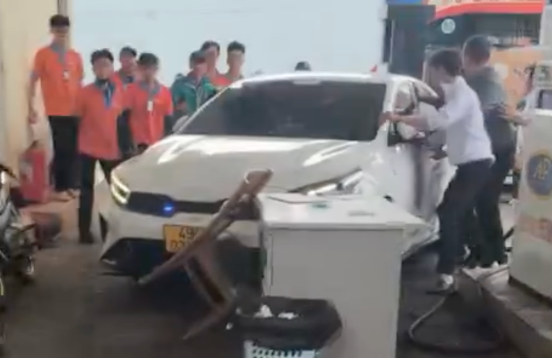 Kết quả kiểm tra nồng độ cồn tài xế "đại náo" trước Bến xe liên tỉnh Đà Lạt- Ảnh 1. Kết quả kiểm tra nồng độ cồn tài xế "đại náo" trước Bến xe liên tỉnh Đà Lạt- Ảnh 1.