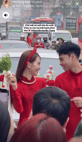 Cận cảnh tuyển thủ Đức Huy rước MC Mù Tạt về dinh trên siêu xe Rolls-Royce sang chảnh, cô dâu siêu xinh- Ảnh 1. Cận cảnh tuyển thủ Đức Huy rước MC Mù Tạt về dinh trên siêu xe Rolls-Royce sang chảnh, cô dâu siêu xinh- Ảnh 1.