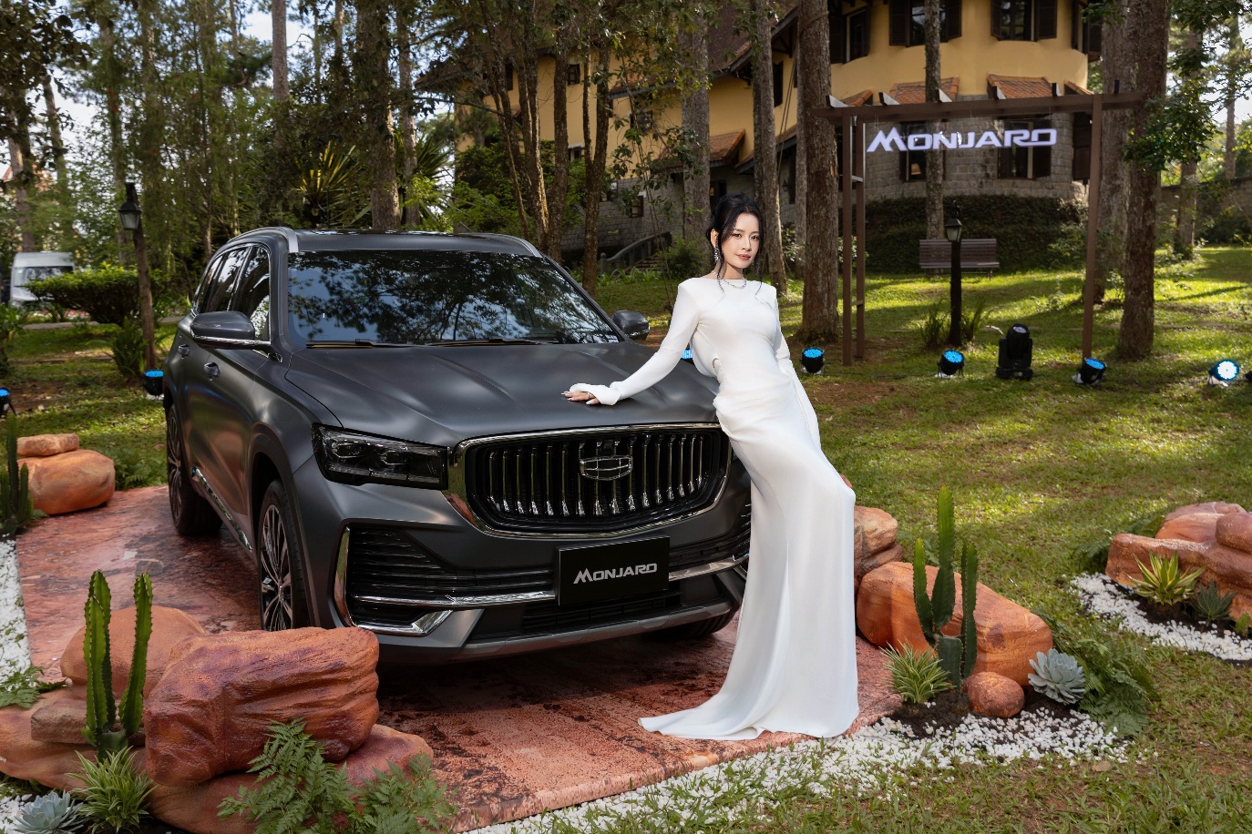Geely Monjaro định nghĩa lại SUV hạng sang bằng cấu hình "khủng" và mức giá sốc- Ảnh 5. Geely Monjaro định nghĩa lại SUV hạng sang bằng cấu hình "khủng" và mức giá sốc- Ảnh 5.