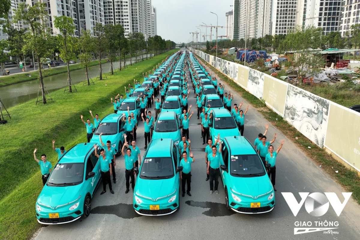 H&agrave; Nội chuyển to&agrave;n bộ taxi xăng, dầu sang xe điện trước năm 2030- Ảnh 1.