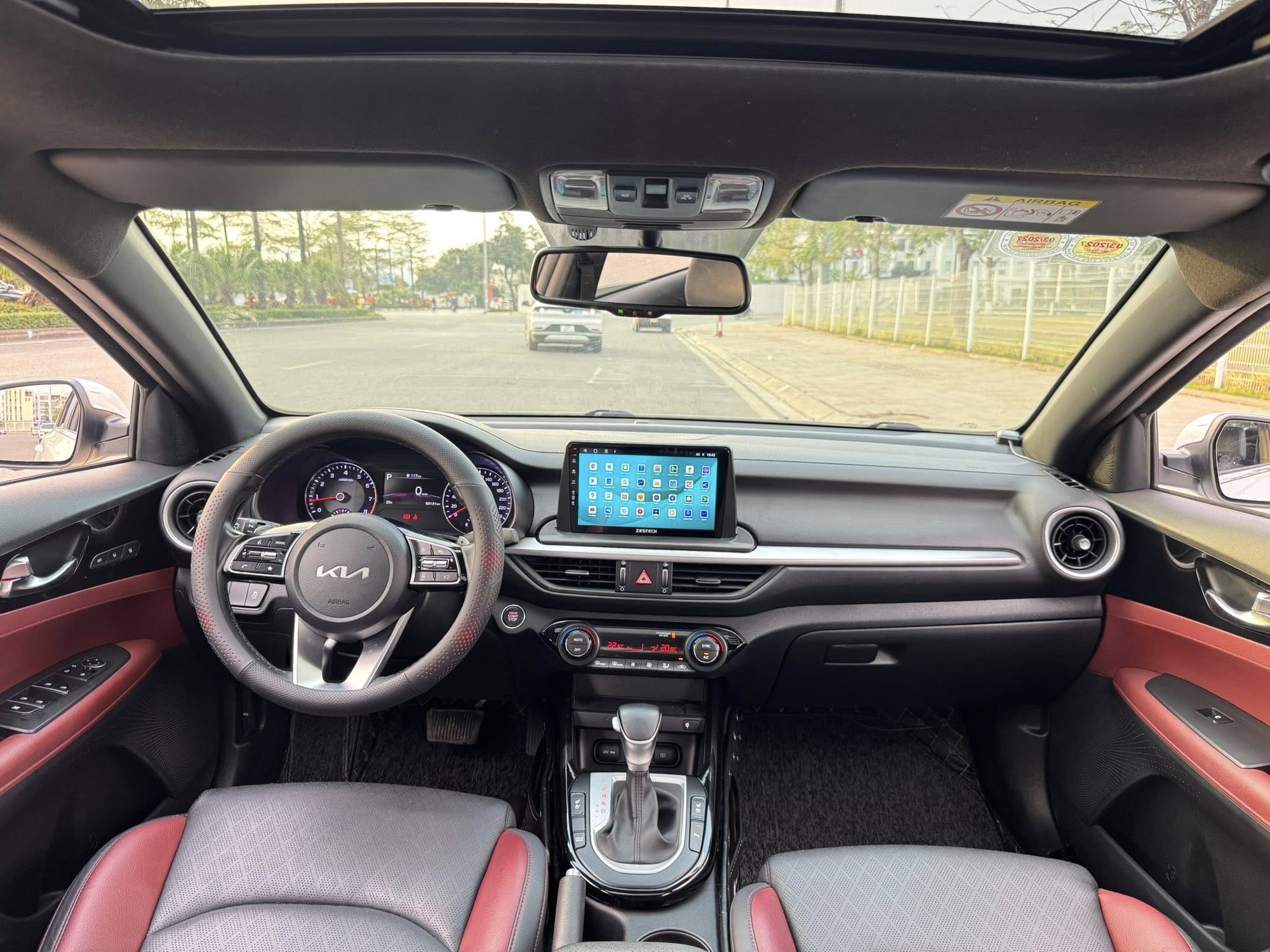 Kia K3 âm thầm bỏ 2 phiên bản tại Việt Nam, doanh số không công bố: Dấu hiệu sắp dừng bán?- Ảnh 5. Kia K3 âm thầm bỏ 2 phiên bản tại Việt Nam, doanh số không công bố: Dấu hiệu sắp dừng bán?- Ảnh 5.