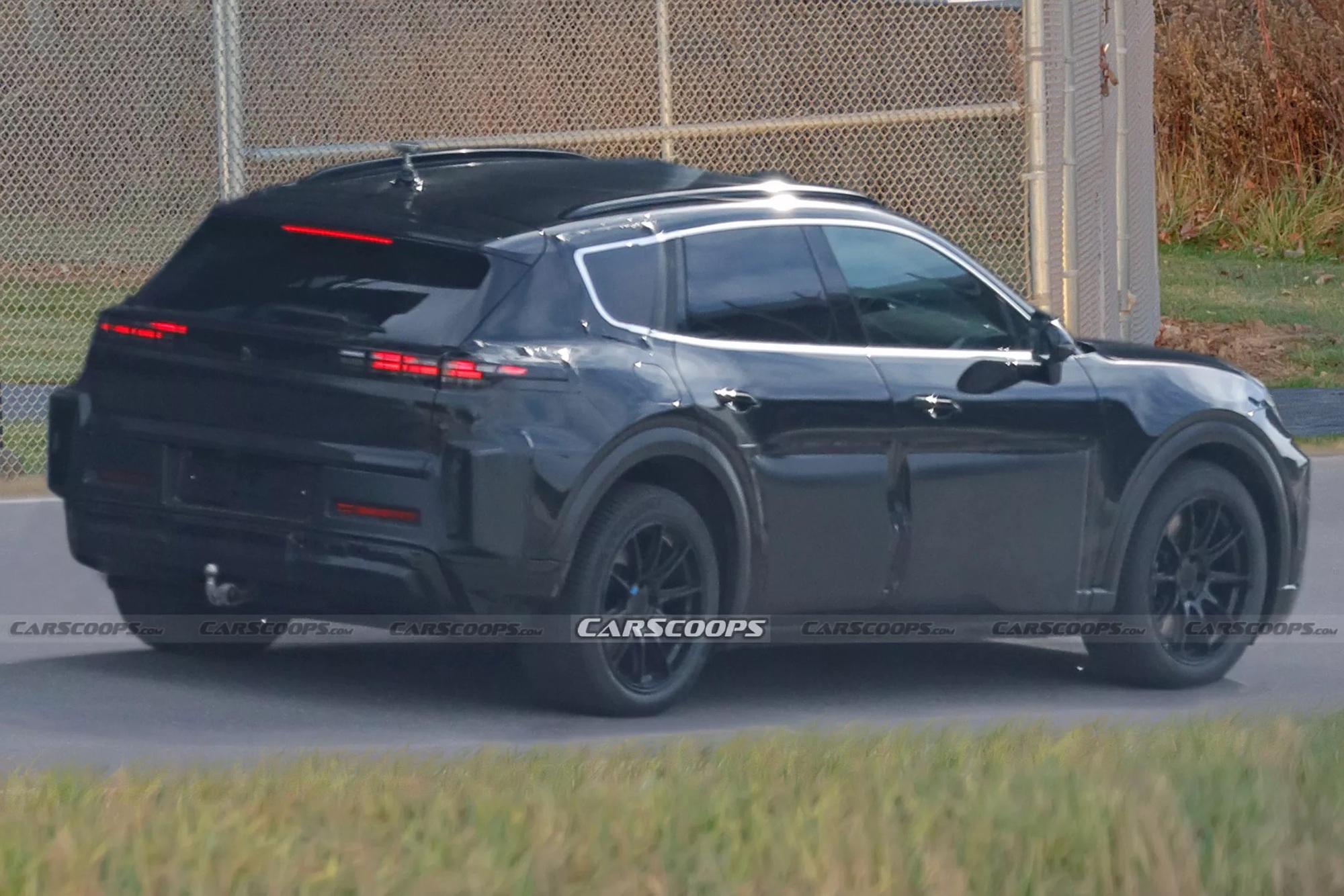 Porsche K1 lộ diện: Xe 7 chỗ tr&ecirc;n cả Cayenne, giữ lại động cơ V8 tăng &aacute;p k&eacute;p để đối đầu Mercedes-Benz GLS- Ảnh 3.