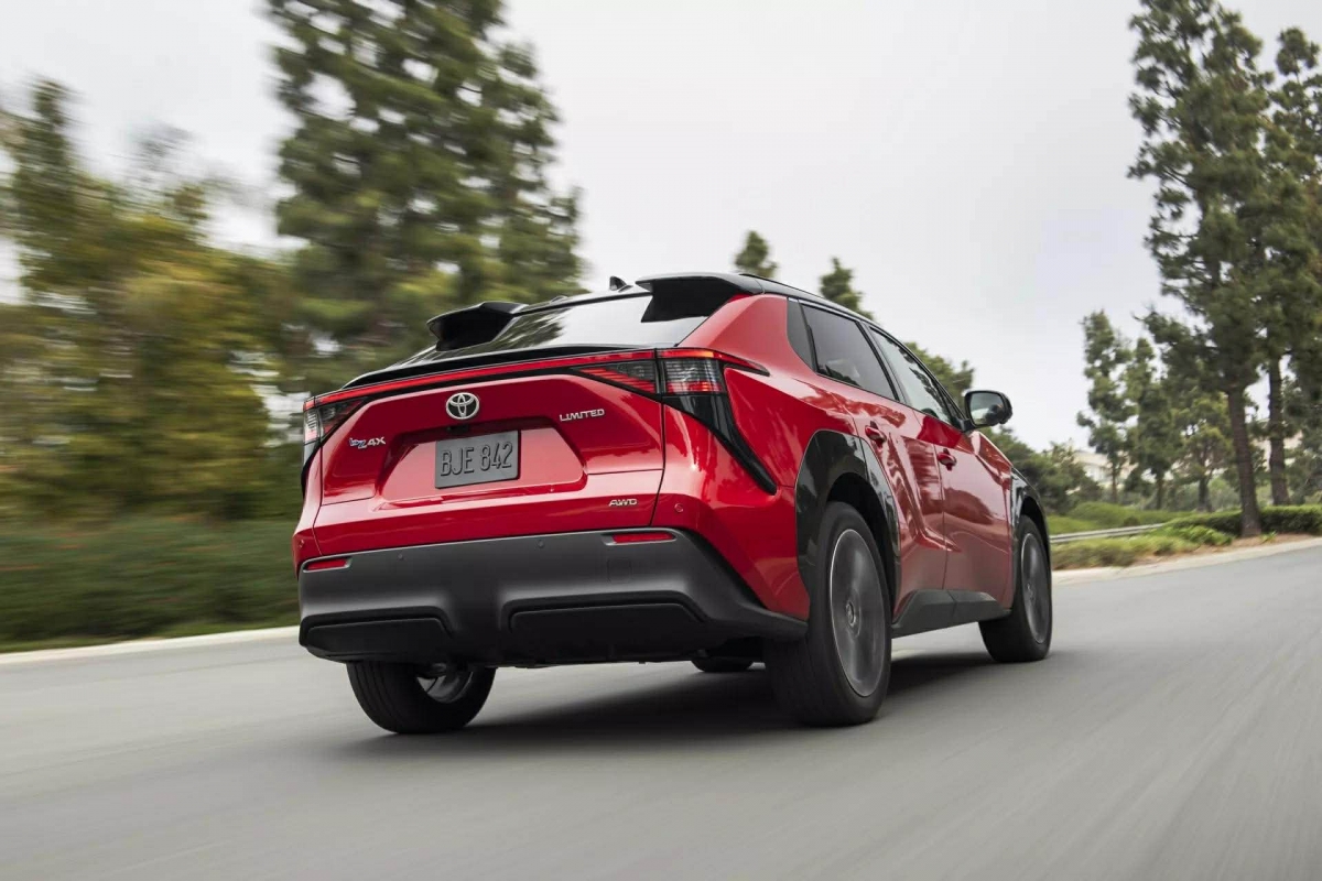 Toyota phải triệu hồi xe v&igrave; nhầm lẫn catalogue phụ t&ugrave;ng đ&egrave;n hậu- Ảnh 2.