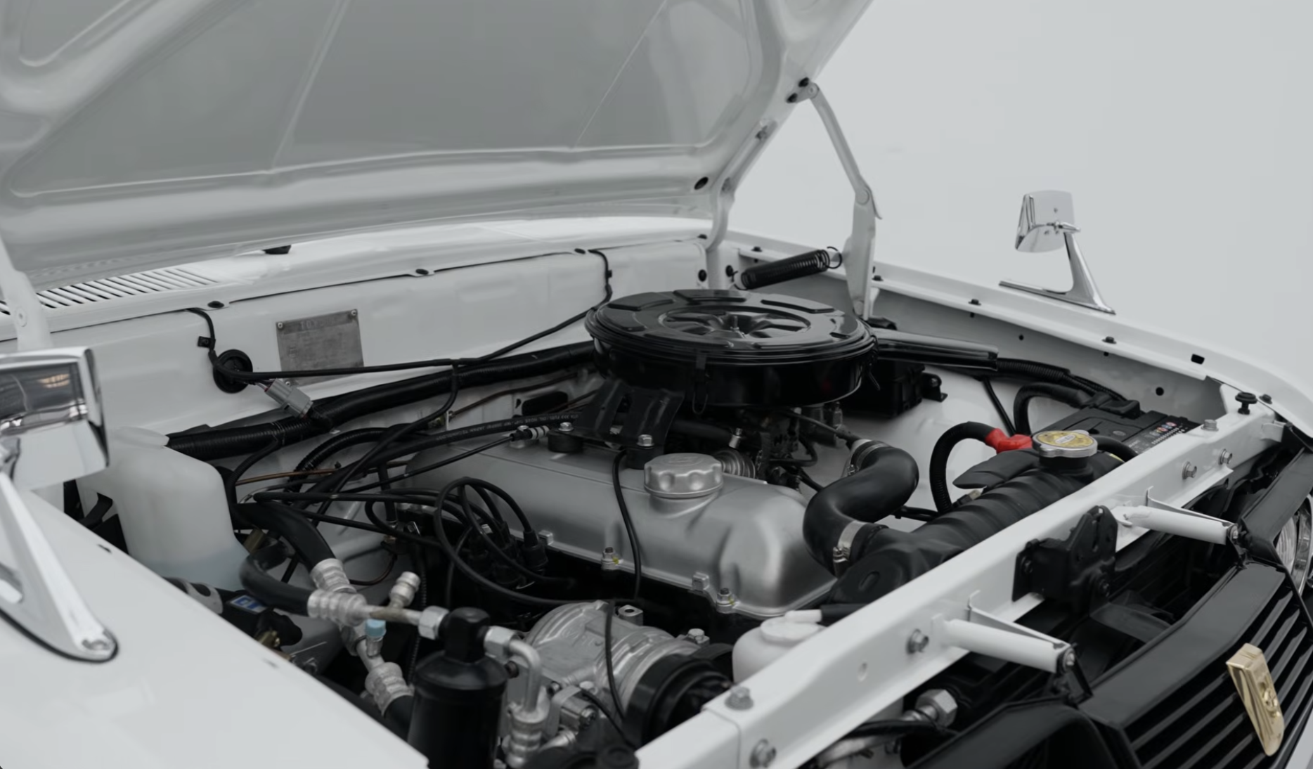 Dân chơi TP.HCM làm mới Toyota Corona 1975 theo cách 'khó nhất': Không độ chế cầu kỳ nhưng mất nhiều thời gian, lựa đúng đồ cũng không đơn giản- Ảnh 14. Dân chơi TP.HCM làm mới Toyota Corona 1975 theo cách 'khó nhất': Không độ chế cầu kỳ nhưng mất nhiều thời gian, lựa đúng đồ cũng không đơn giản- Ảnh 14.