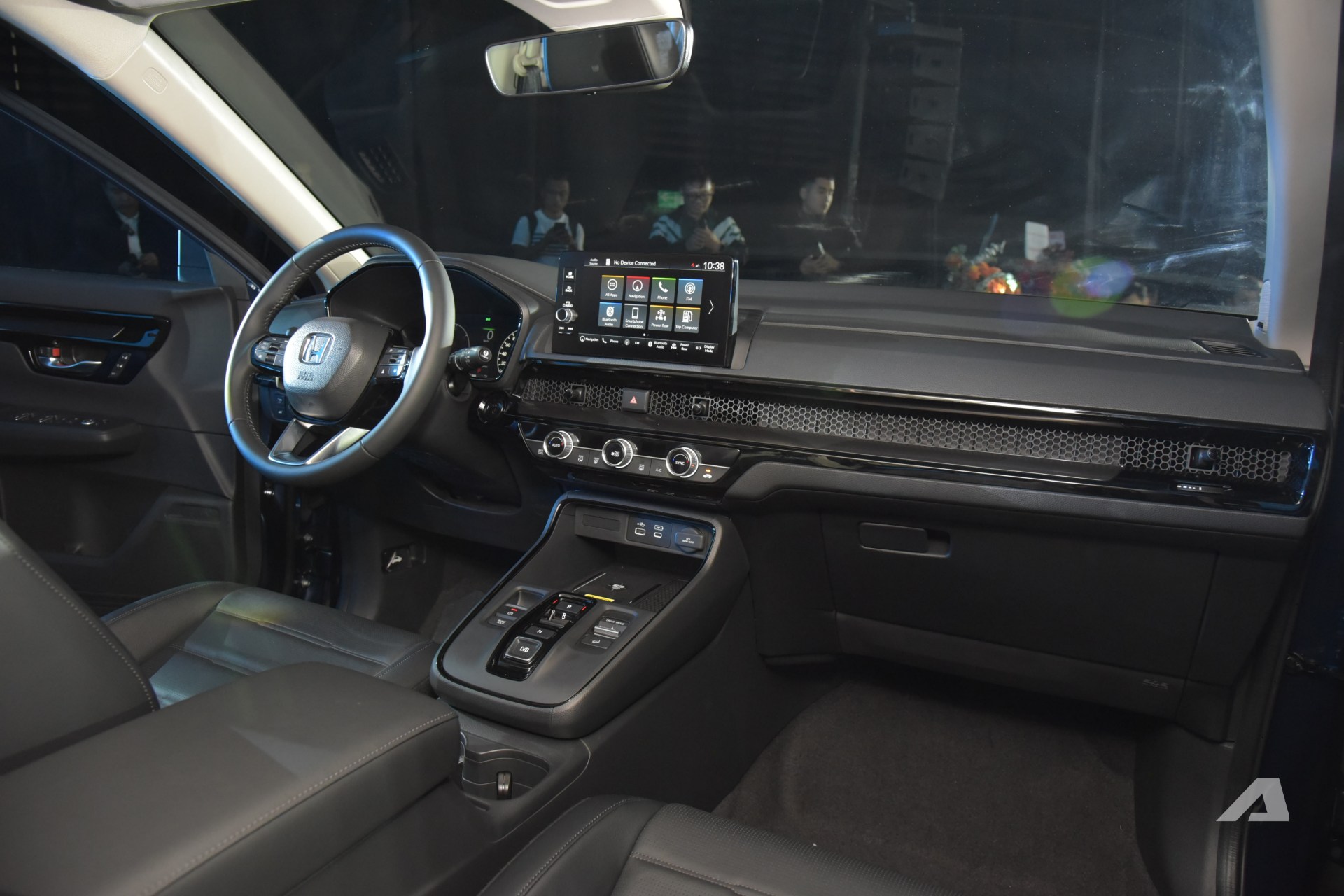 CR-V hybrid chuyển lắp r&aacute;p: Gi&aacute; cao nhưng cần thứ 'tạo ra ham muốn' để người d&ugrave;ng kh&ocirc;ng phải nh&igrave;n sang CX-5, Tucson?- Ảnh 3.