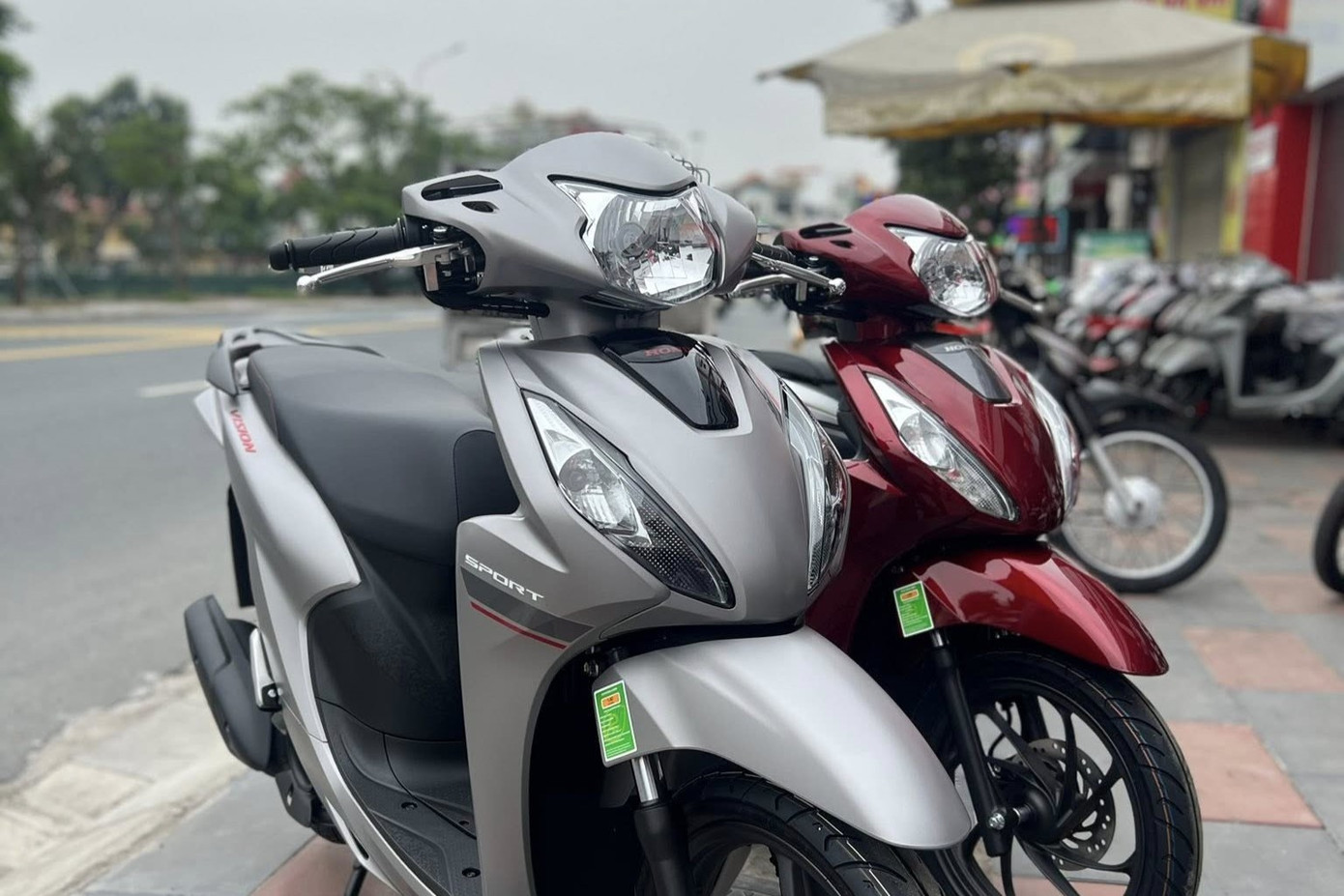 Honda Vision b&aacute;n ch&ecirc;nh gi&aacute; gần 5 triệu đồng tại đại l&yacute;- Ảnh 1.