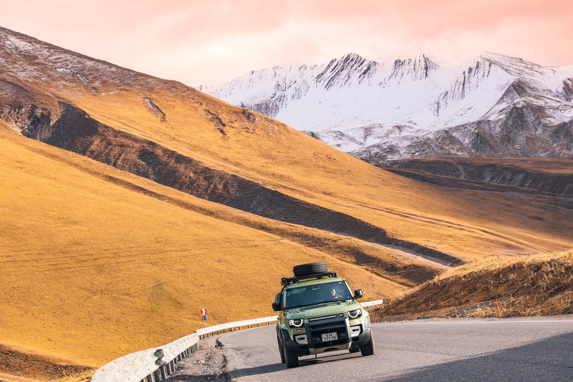 Defender biển Việt Nam và hành trình rong ruổi khắp châu Á: Gần 60.000km, hơn 150 ngày "đi bụi" để thấy thế giới không như lời đồn- Ảnh 9. Defender biển Việt Nam và hành trình rong ruổi khắp châu Á: Gần 60.000km, hơn 150 ngày "đi bụi" để thấy thế giới không như lời đồn- Ảnh 9.