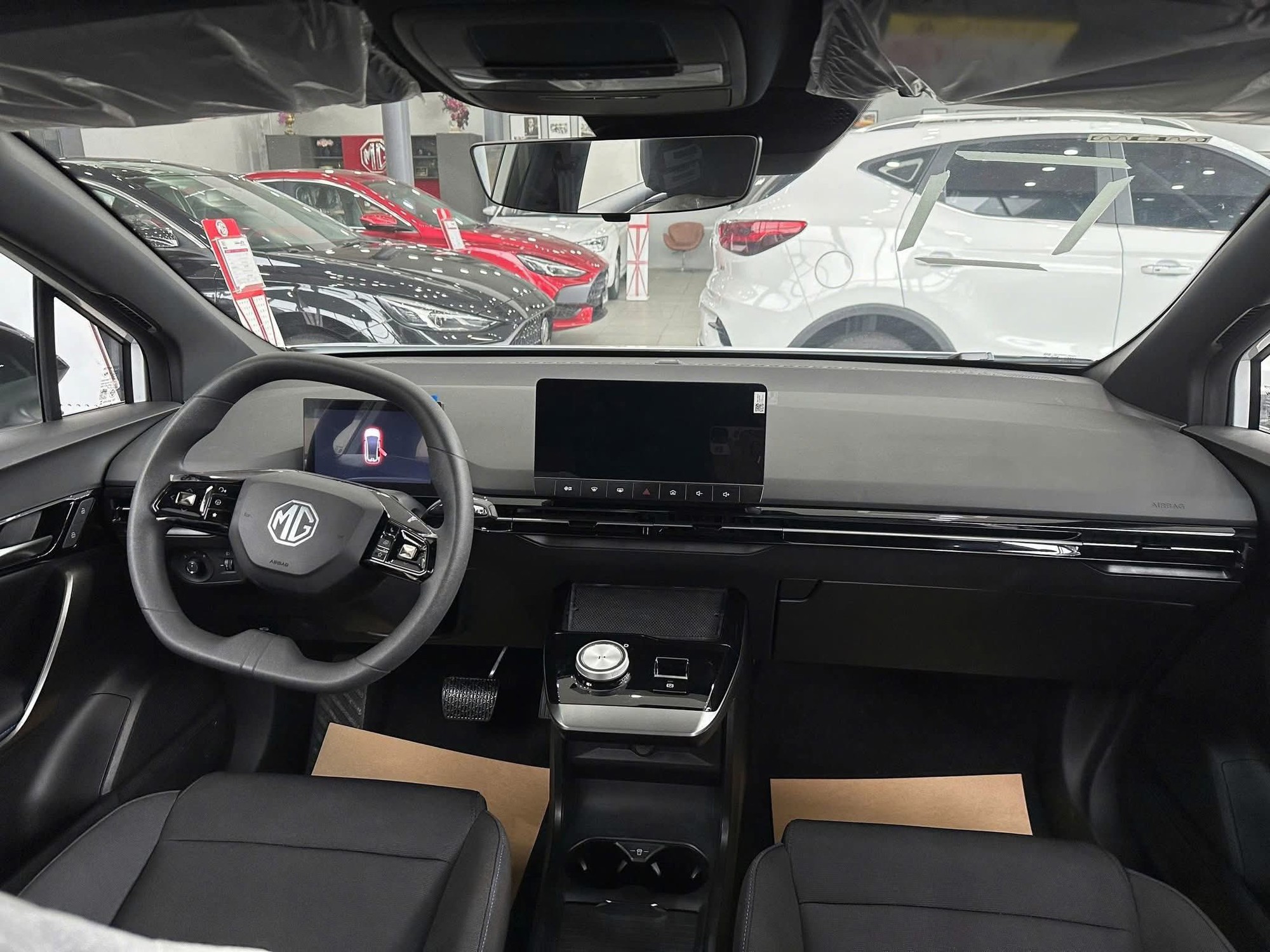 Đại l&yacute; xả kho MG4, giảm sốc kỷ lục 328 triệu đồng: Gi&aacute; thực tế chỉ 620 triệu, rẻ ngang Kia Sonet, đấu Mitsubishi Xforce- Ảnh 5.