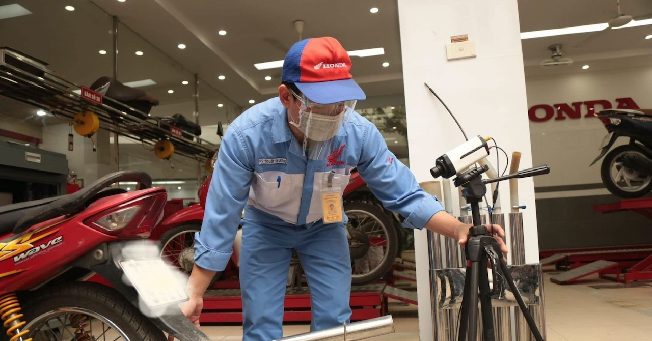 Đề xuất bỏ tem đăng kiểm d&aacute;n k&iacute;nh &ocirc; t&ocirc;, gi&aacute;m s&aacute;t bằng AI- Ảnh 2.