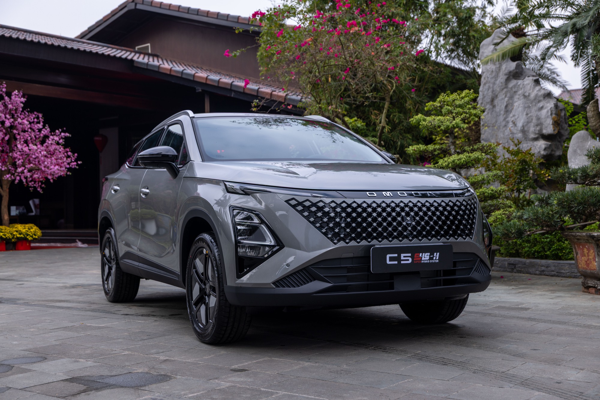 Omoda C5 hybrid bất ngờ lộ diện tại Việt Nam, b&aacute;n ra th&aacute;ng 4, tham vọng &lsquo;ngồi chung m&acirc;m&rsquo; Corolla Cross v&agrave; HR-V- Ảnh 4.