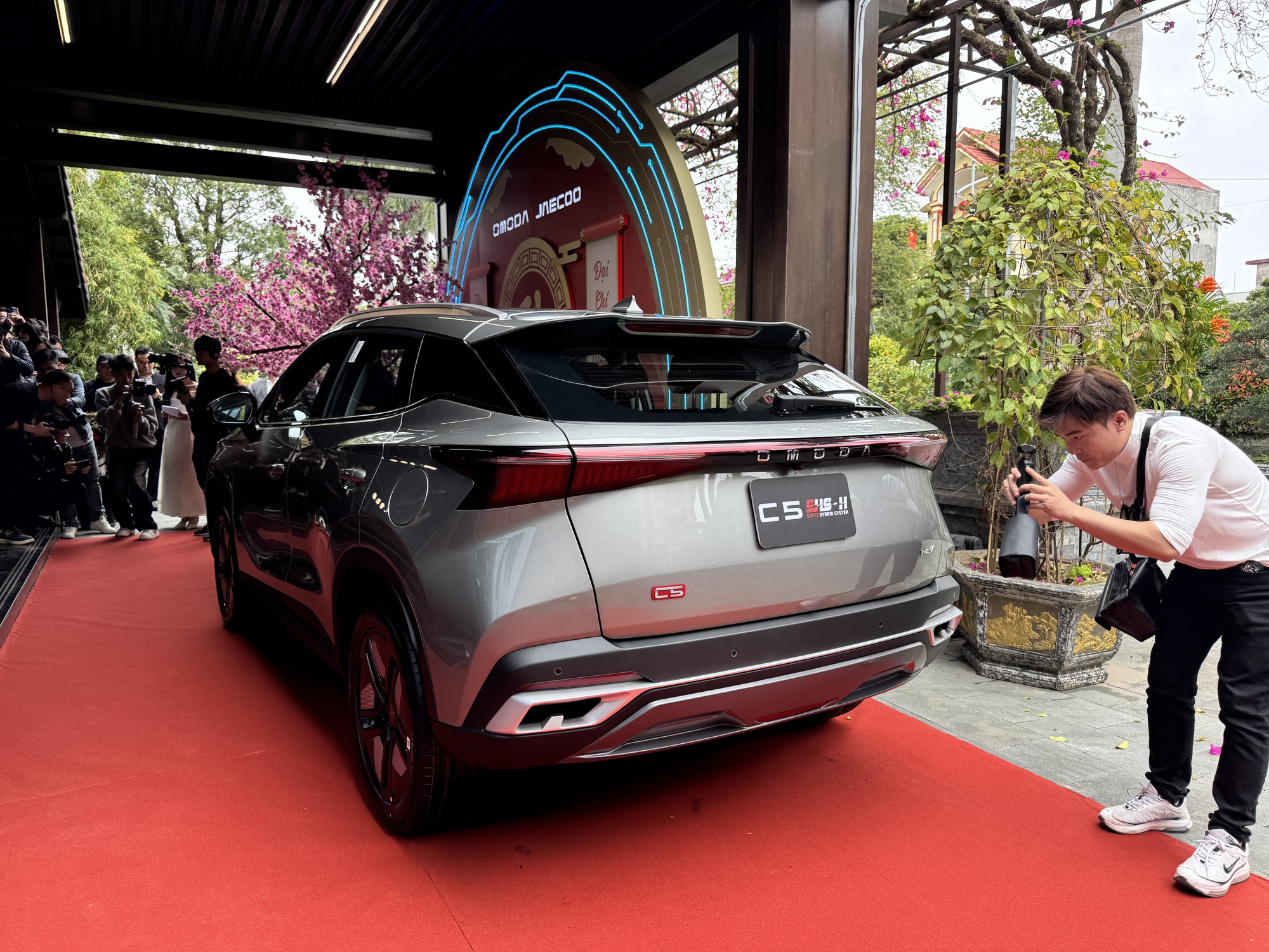 Omoda C5 hybrid bất ngờ lộ diện tại Việt Nam, b&aacute;n ra th&aacute;ng 4, tham vọng &lsquo;ngồi chung m&acirc;m&rsquo; Corolla Cross v&agrave; HR-V- Ảnh 5.