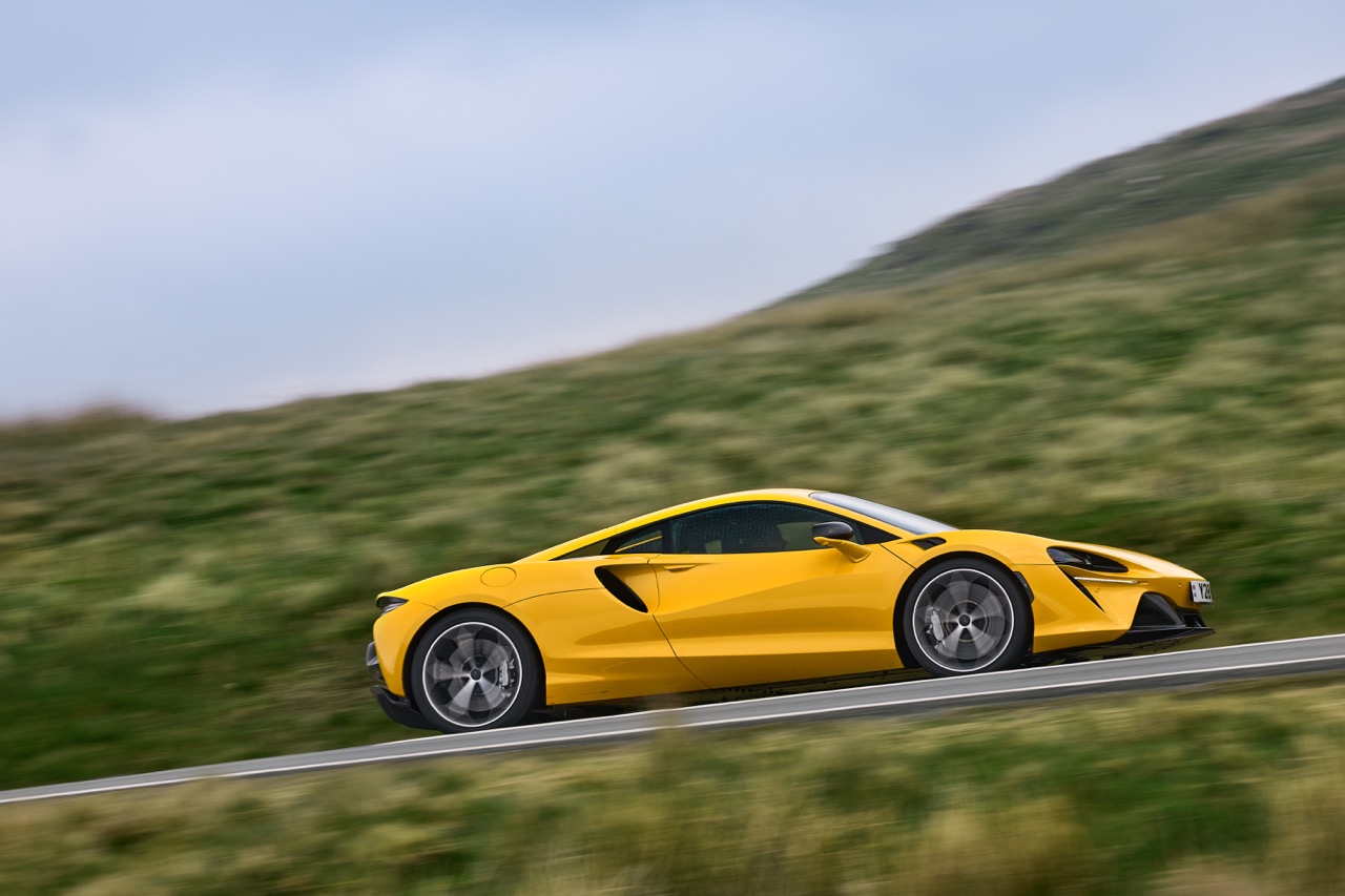 McLaren Artura gi&aacute; từ 15,29 tỷ đồng tại Việt Nam sau khi hưởng lợi thuế mới cho xe hybrid, th&ecirc;m bản đặc biệt giới hạn cho 'd&acirc;n chơi' m&ecirc; xe đua- Ảnh 2.