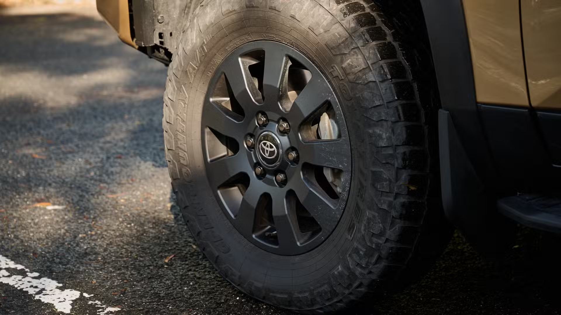 Toyota Land Cruiser Prado n&acirc;ng cấp bản cho người m&ecirc; phượt địa h&igrave;nh: Gi&aacute; quy đổi gần 1,7 tỷ đồng, c&oacute; trang bị giống Lexus GX 550- Ảnh 2.