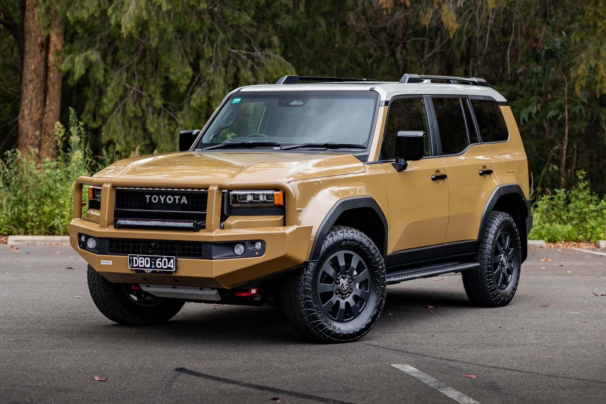 Toyota Land Cruiser Prado n&acirc;ng cấp bản cho người m&ecirc; phượt địa h&igrave;nh: Gi&aacute; quy đổi gần 1,7 tỷ đồng, c&oacute; trang bị giống Lexus GX 550- Ảnh 3.