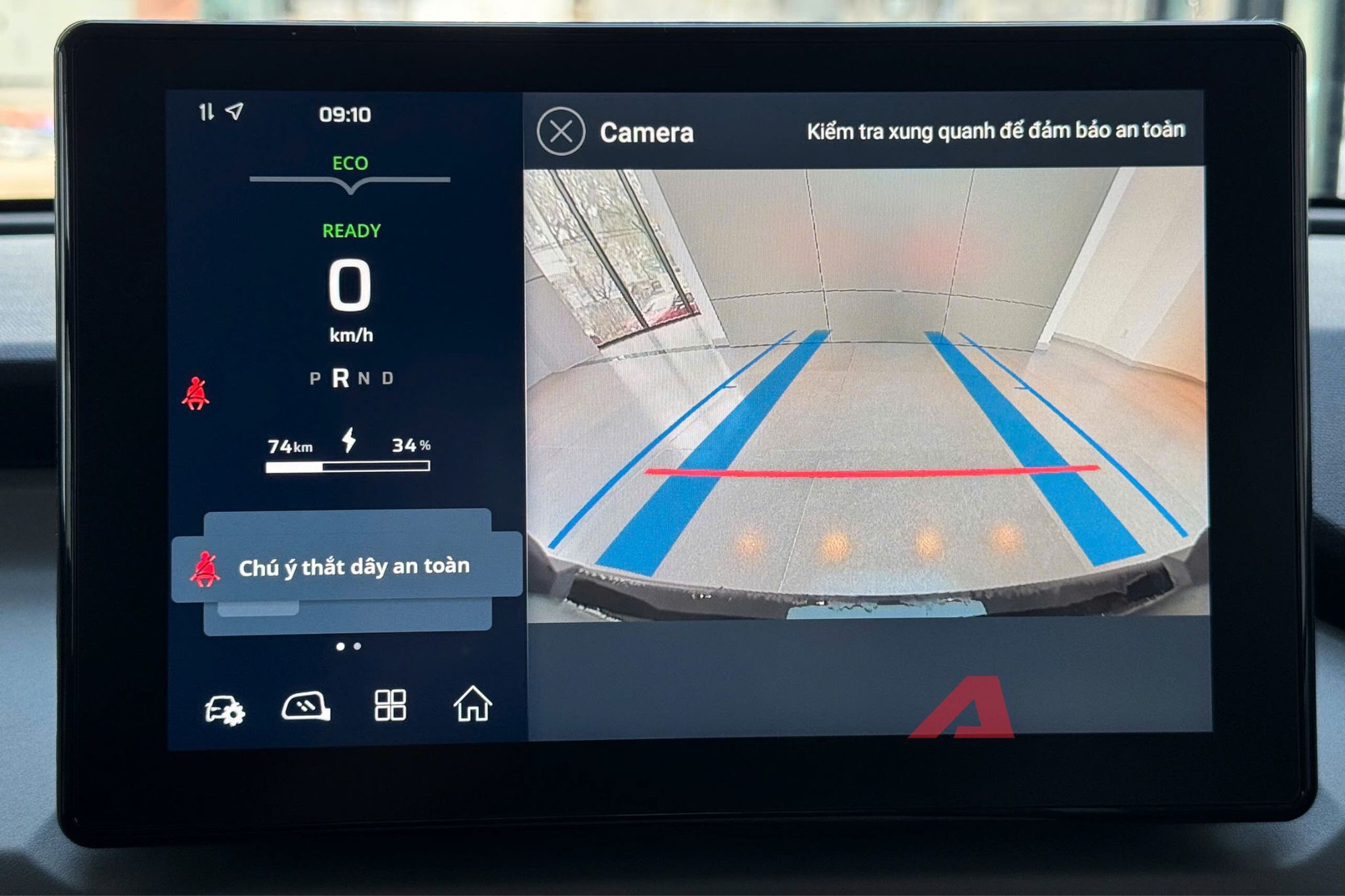 Ảnh thực tế VinFast VF 3 Plus gi&aacute; 315 triệu đồng: Gương điện lớn hơn chỉnh tr&ecirc;n m&agrave;n h&igrave;nh, camera l&ugrave;i t&iacute;ch hợp, c&oacute; ốp m&acirc;m đi k&egrave;m- Ảnh 9.