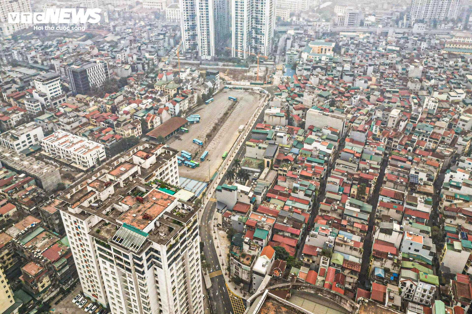 To&agrave;n cảnh tuyến đường hơn 83 tỷ vừa th&ocirc;ng xe kỹ thuật, l&aacute;ch giữa 2 t&ograve;a chung cư- Ảnh 10.