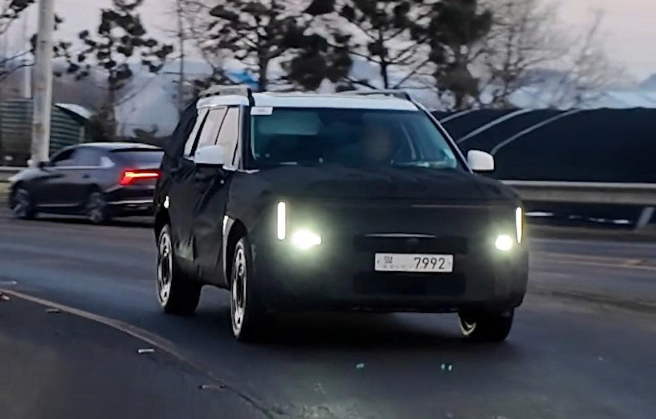 Hyundai Santa Fe facelift lộ th&ecirc;m ảnh: Đ&egrave;n hậu l&agrave; chi tiết thay đổi nhiều nhất- Ảnh 1.