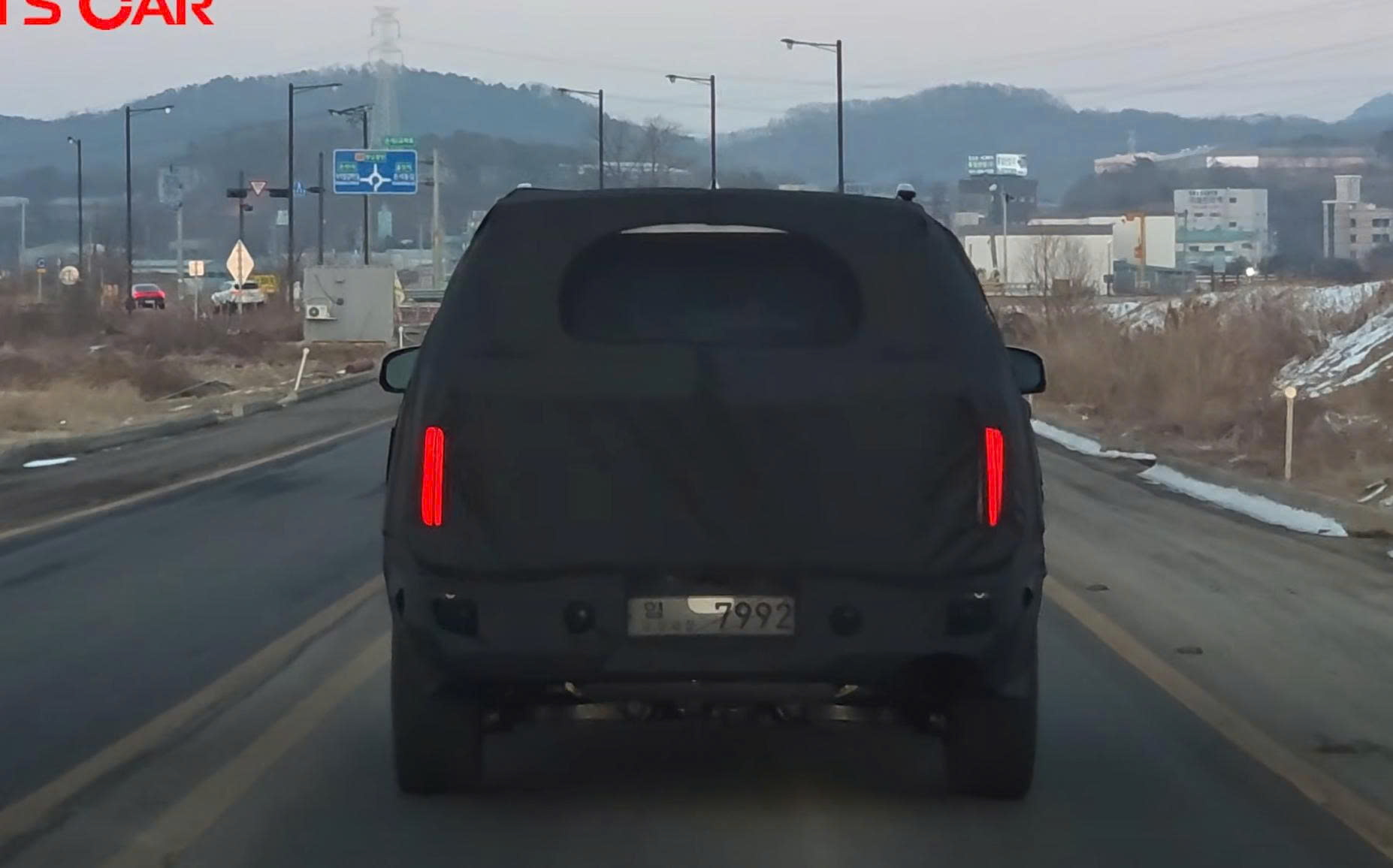 Hyundai Santa Fe facelift lộ th&ecirc;m ảnh: Đ&egrave;n hậu l&agrave; chi tiết thay đổi nhiều nhất- Ảnh 2.