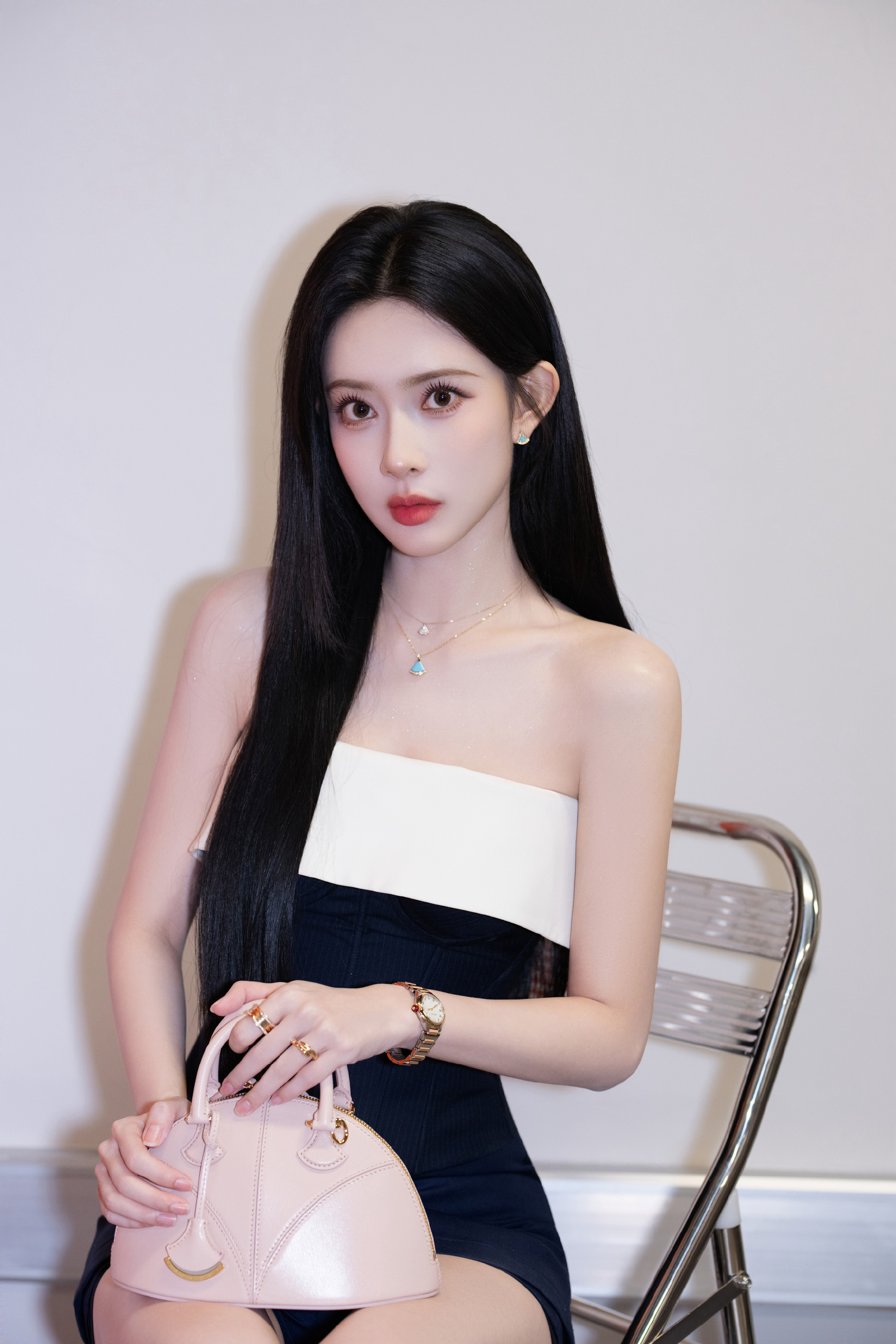 Nữ diễn vi&ecirc;n được cả nước săn đ&oacute;n chi hơn 262 triệu mua &ocirc; t&ocirc; điện thưởng Tết cho nh&acirc;n vi&ecirc;n- Ảnh 3.