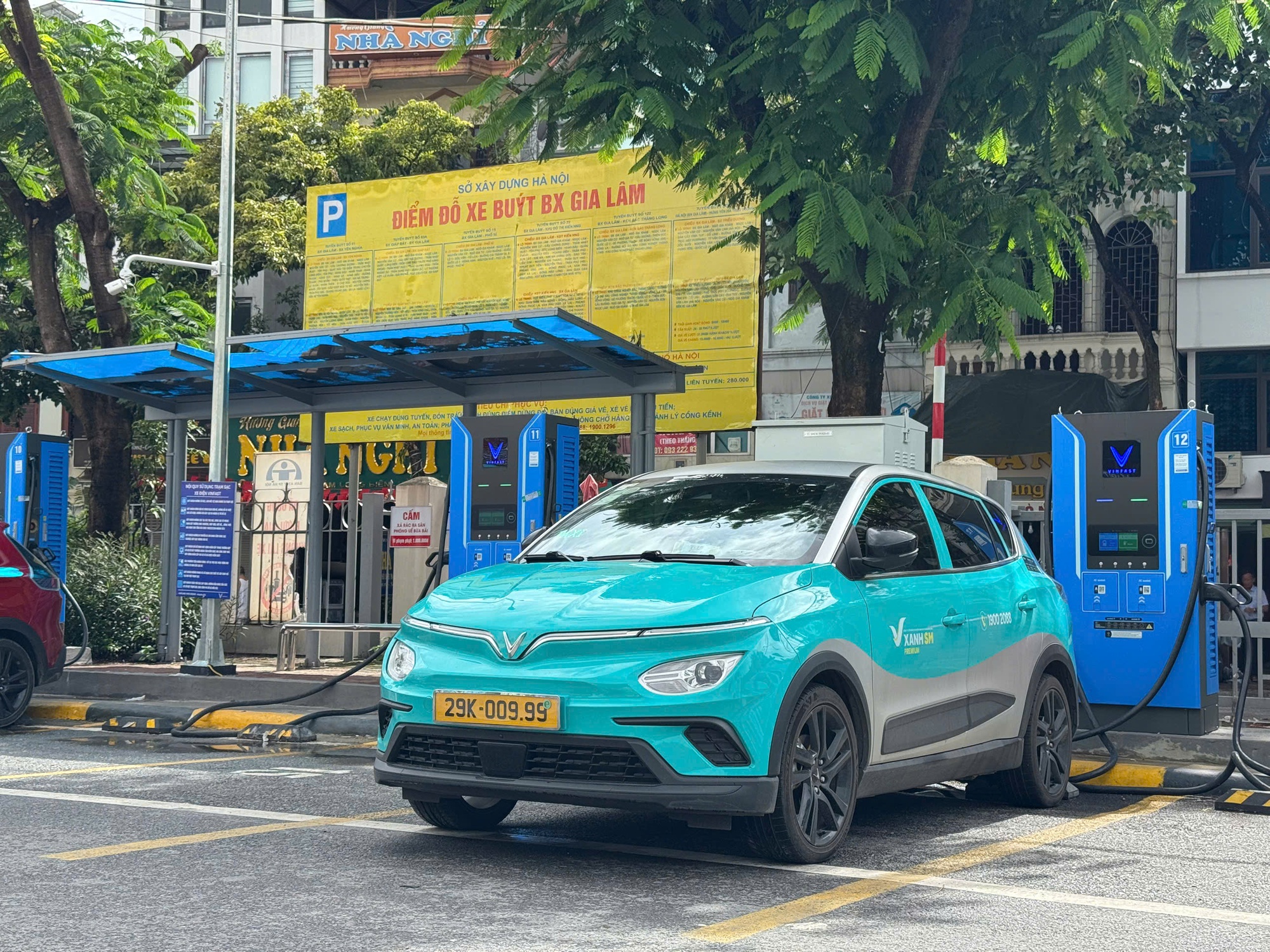 VinFast &lsquo;chơi lớn c&oacute; điều kiện&rsquo;: Miễn ph&iacute; sạc pin &ocirc; t&ocirc; đến đầu năm 2029, xe m&aacute;y điện miễn ph&iacute; đổi pin đến hết th&aacute;ng 6/2028- Ảnh 2.